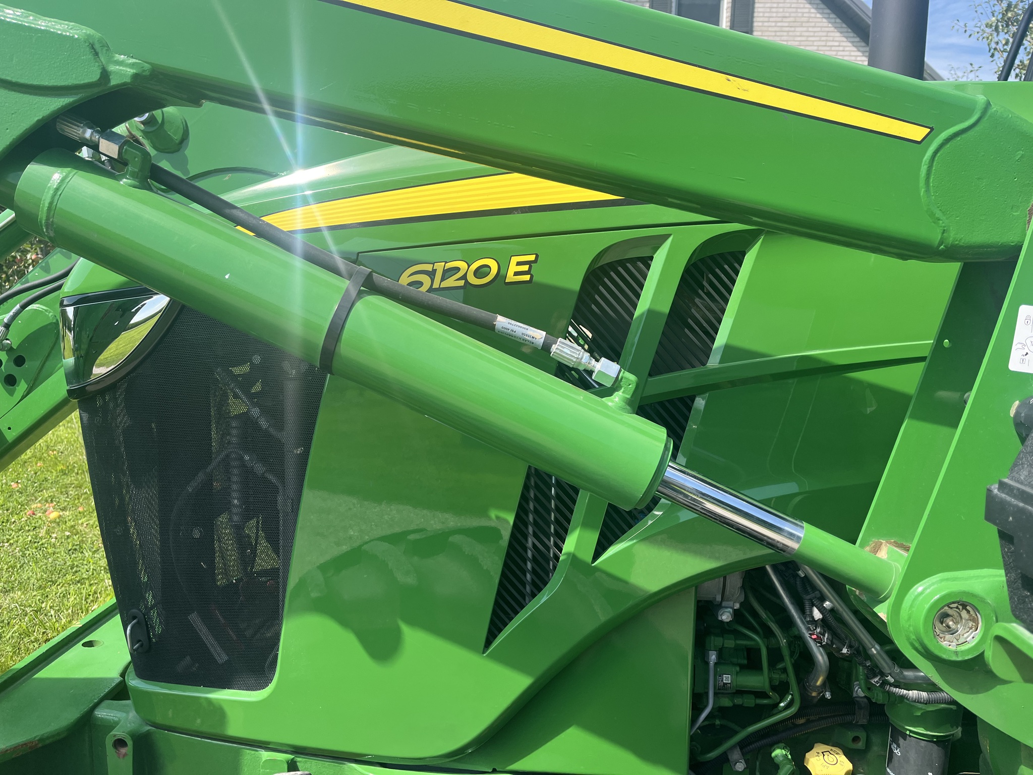 2020 John Deere 6120E Image 18