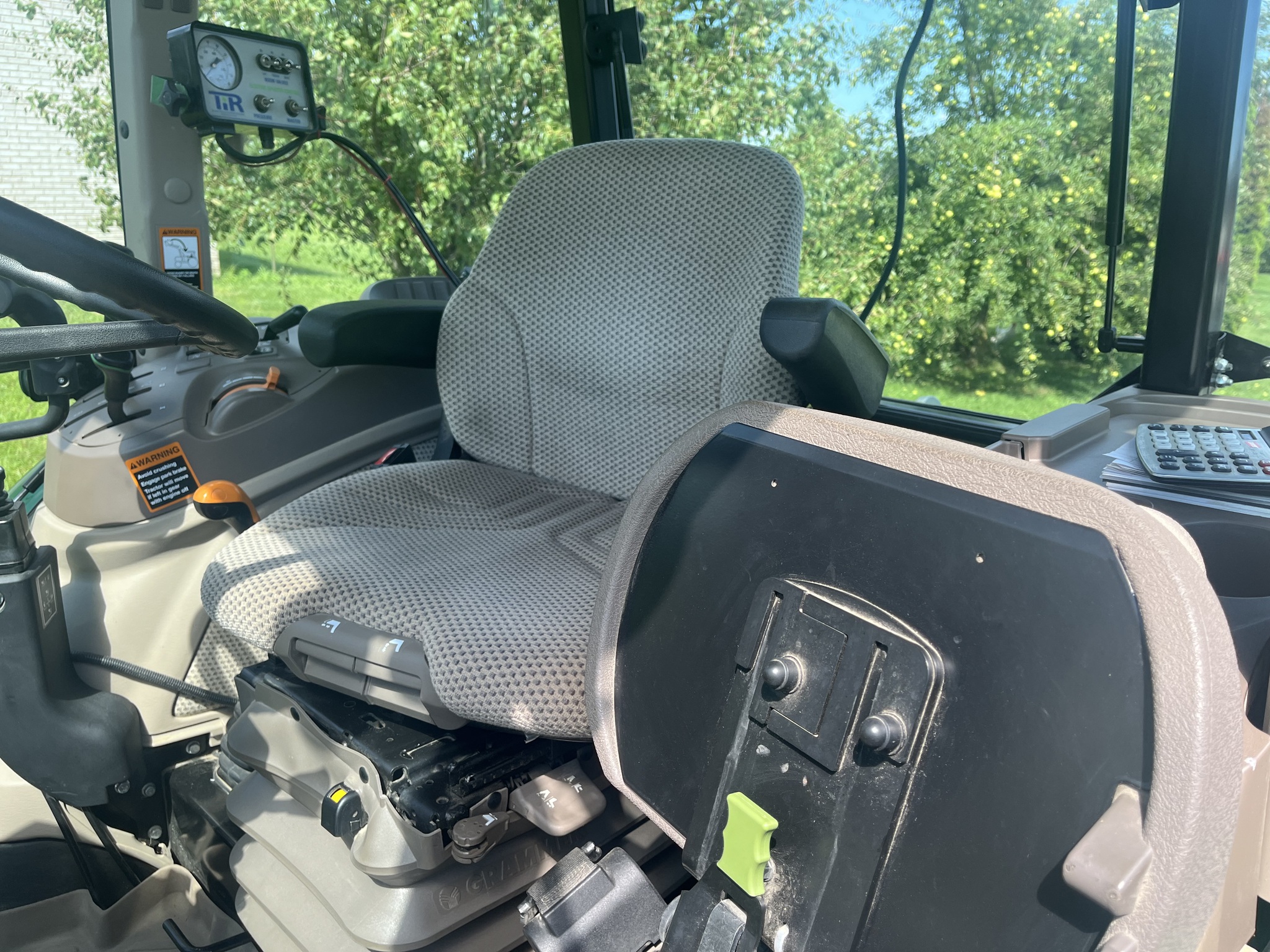 2020 John Deere 6120E Image 13