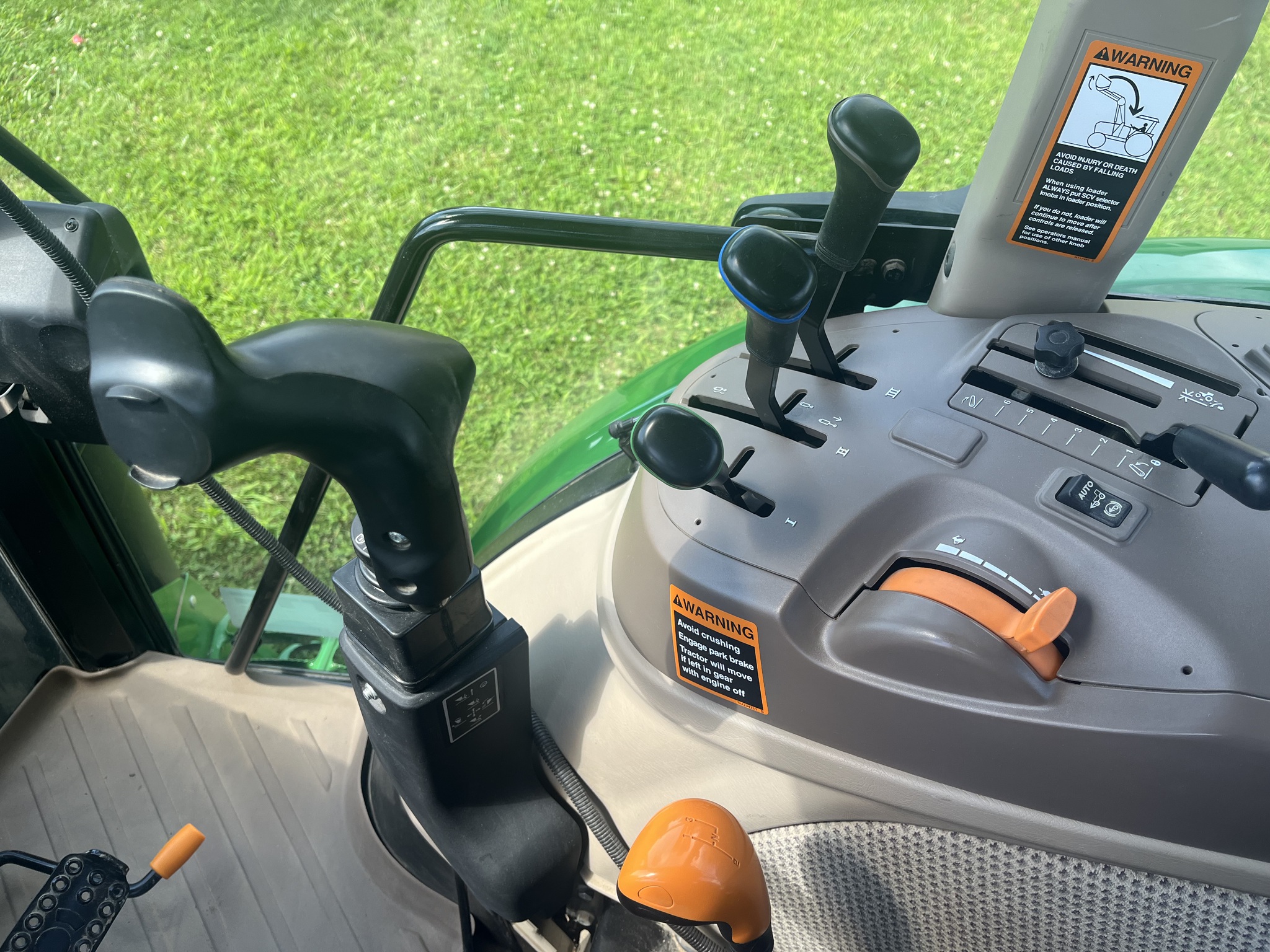 2020 John Deere 6120E Image 10