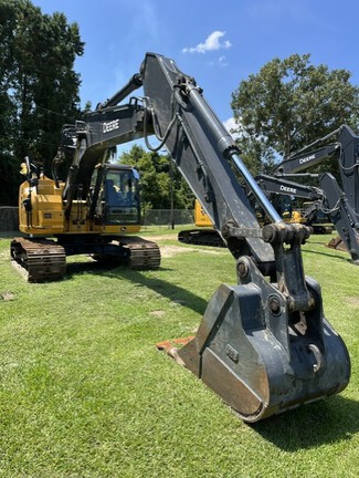 Photo of a 2023 John Deere 245 P
