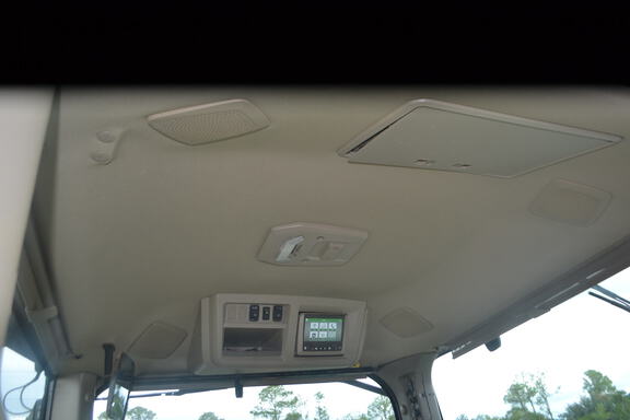 2023 John Deere 8R 310 Photo 8