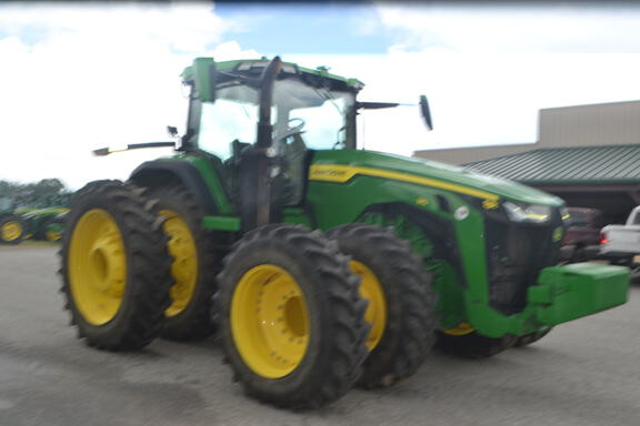 2023 John Deere 8R 310 Photo 3