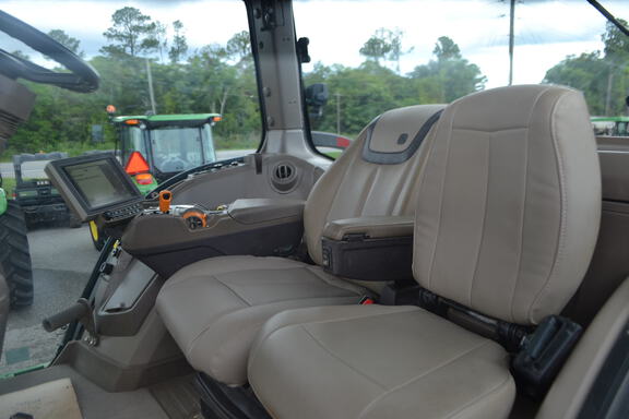 2023 John Deere 8R 310 Photo 7