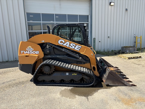 Used 2022 Case TV450B Compact Track Loaders at Horizon Ag & Turf in Edmonton West, AB - Photo2
