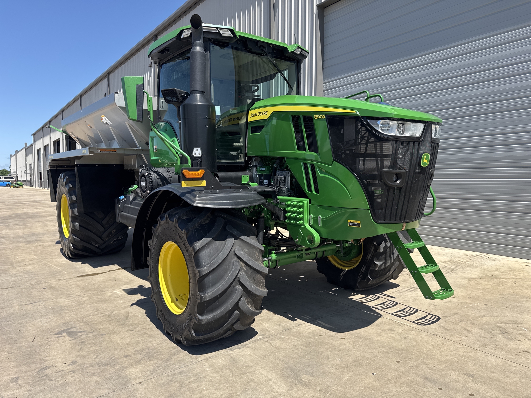 2023 John Deere 800R Image 6