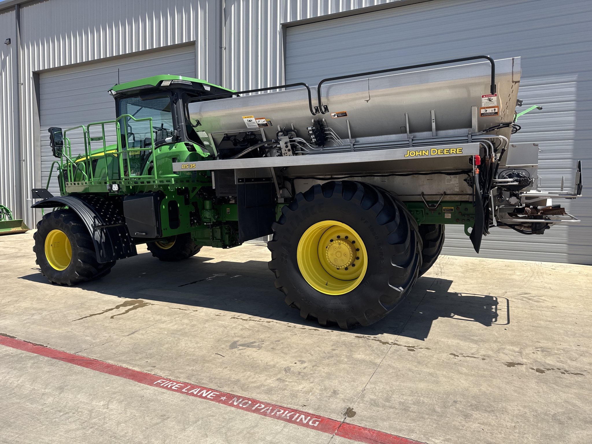 2023 John Deere 800R Image 14