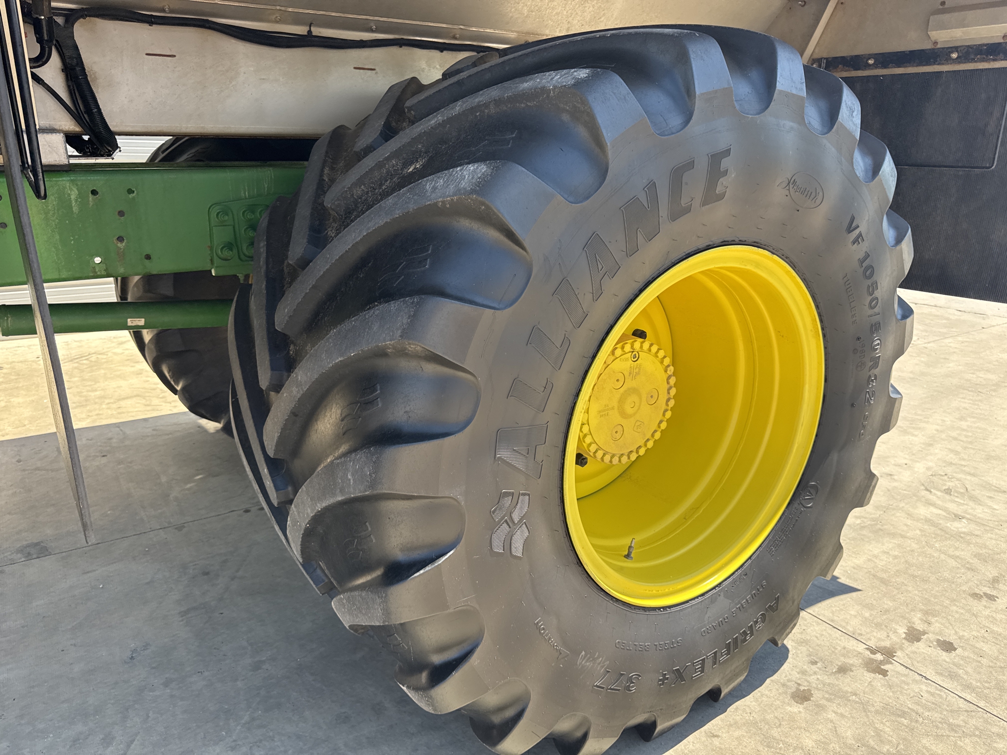 2023 John Deere 800R Image 33
