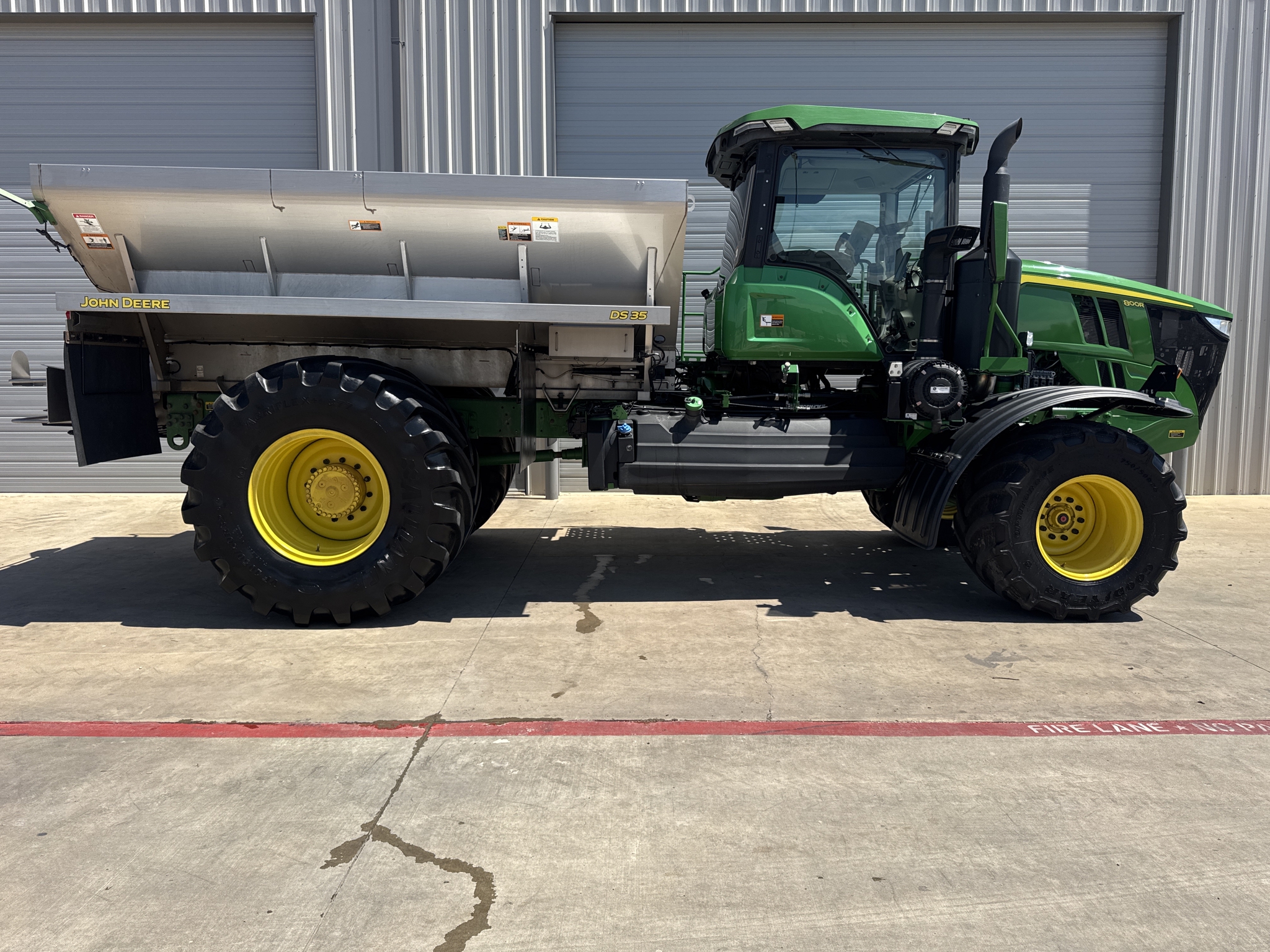 2023 John Deere 800R Image 8