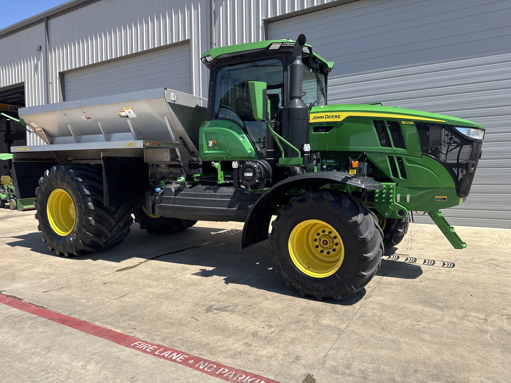 2023 John Deere 800R Image 7