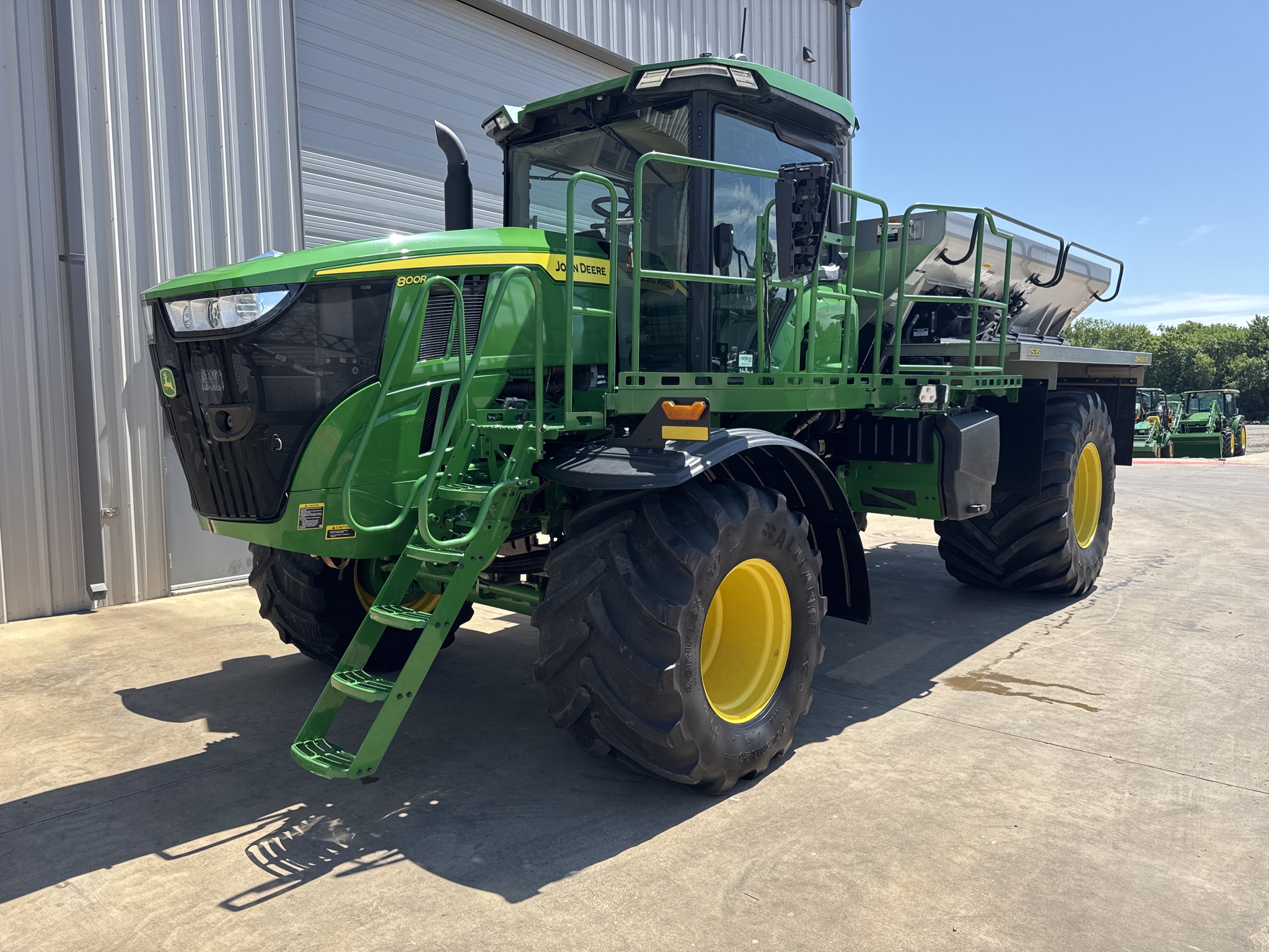 2023 John Deere 800R Image 3