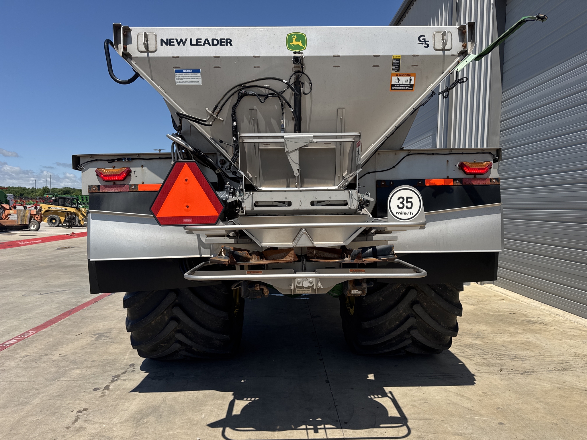 2023 John Deere 800R Image 12