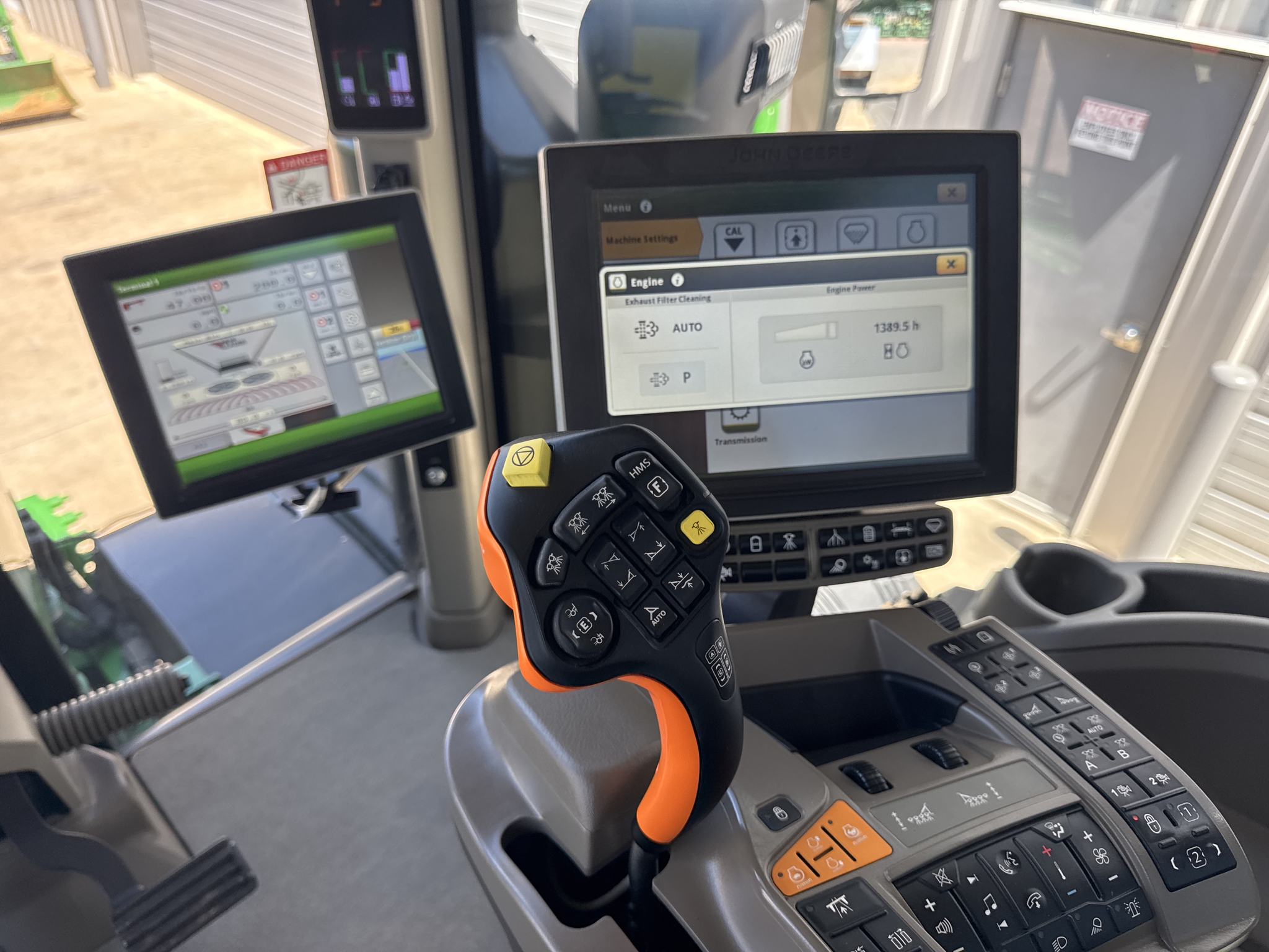 2023 John Deere 800R Image 18