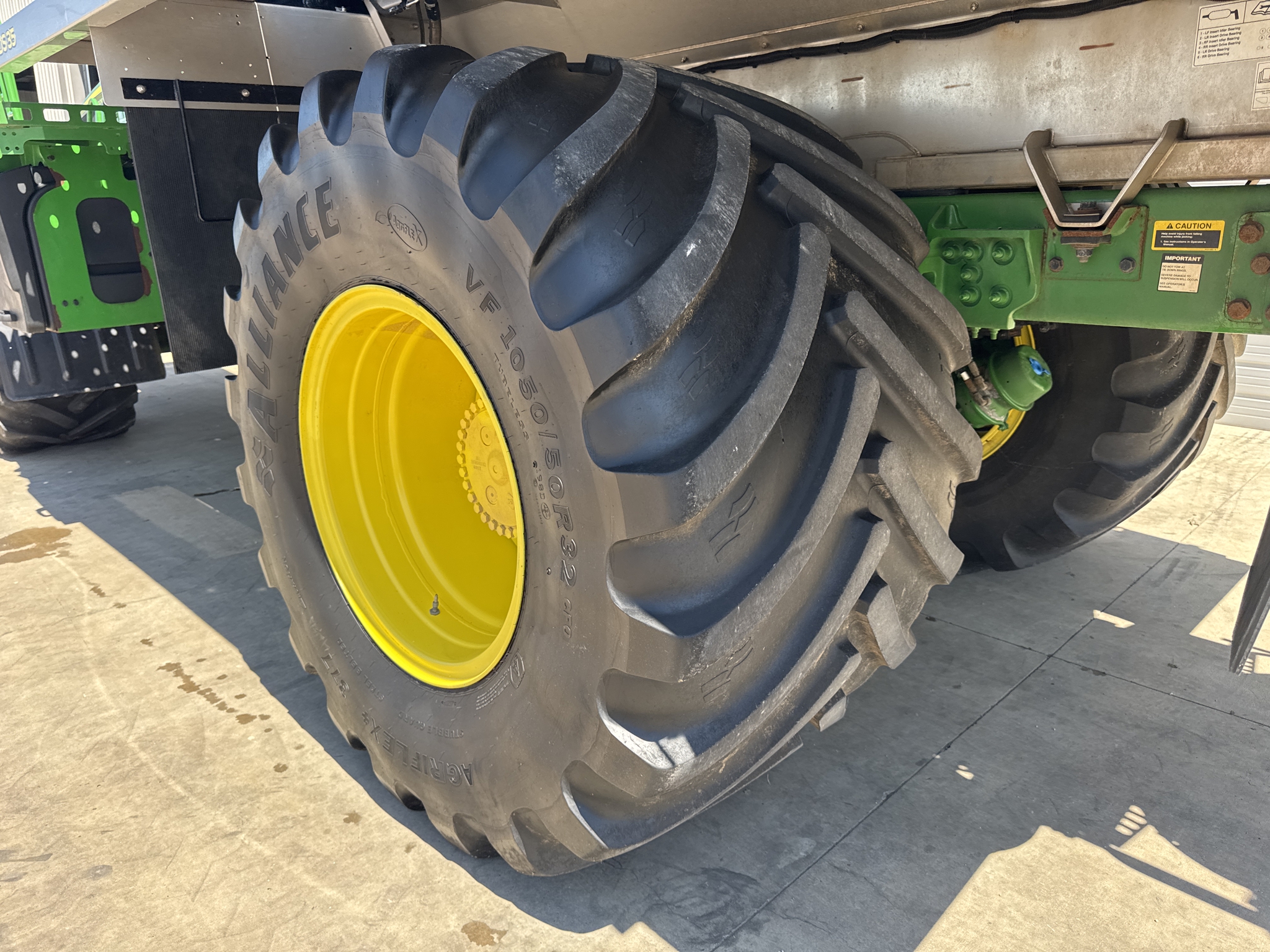 2023 John Deere 800R Image 32