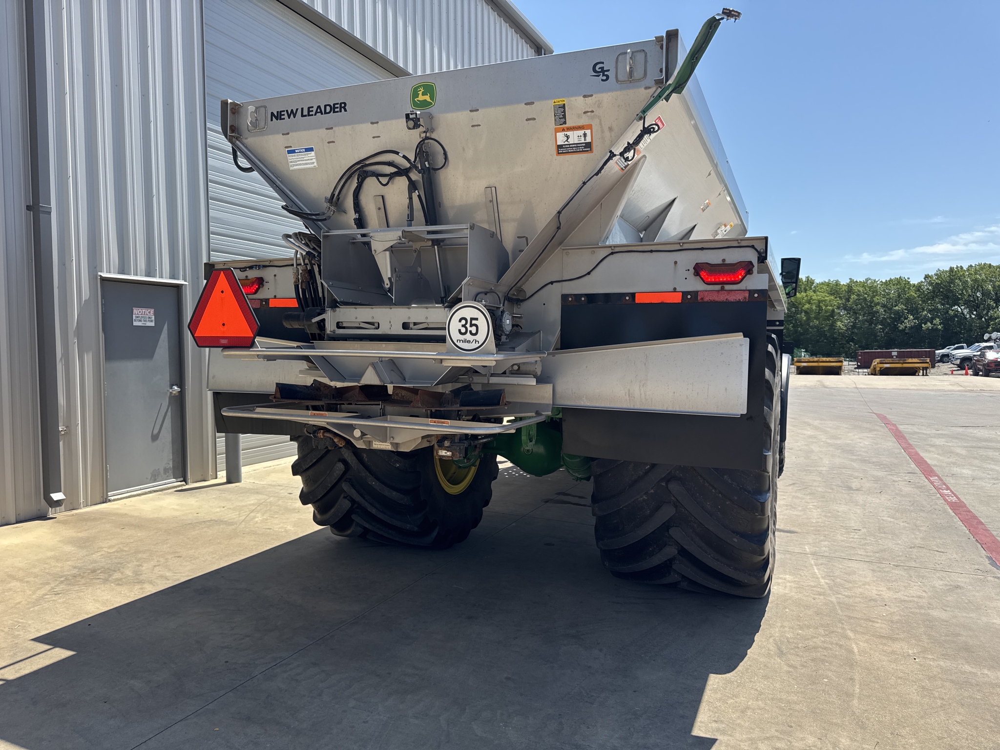 2023 John Deere 800R Image 11
