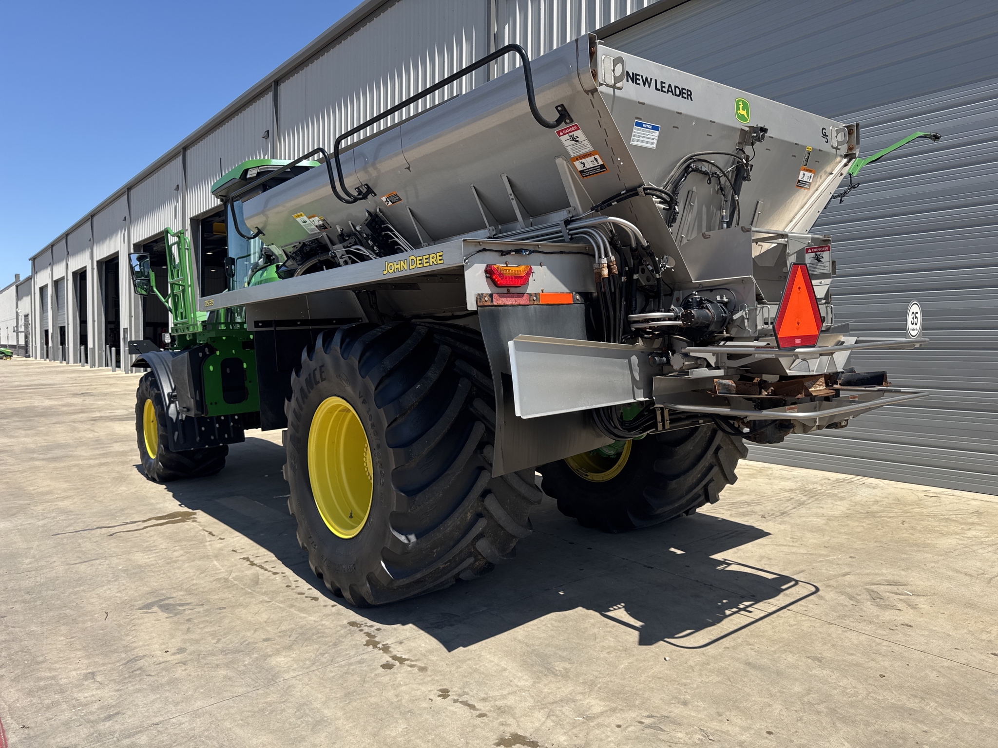 2023 John Deere 800R Image 13