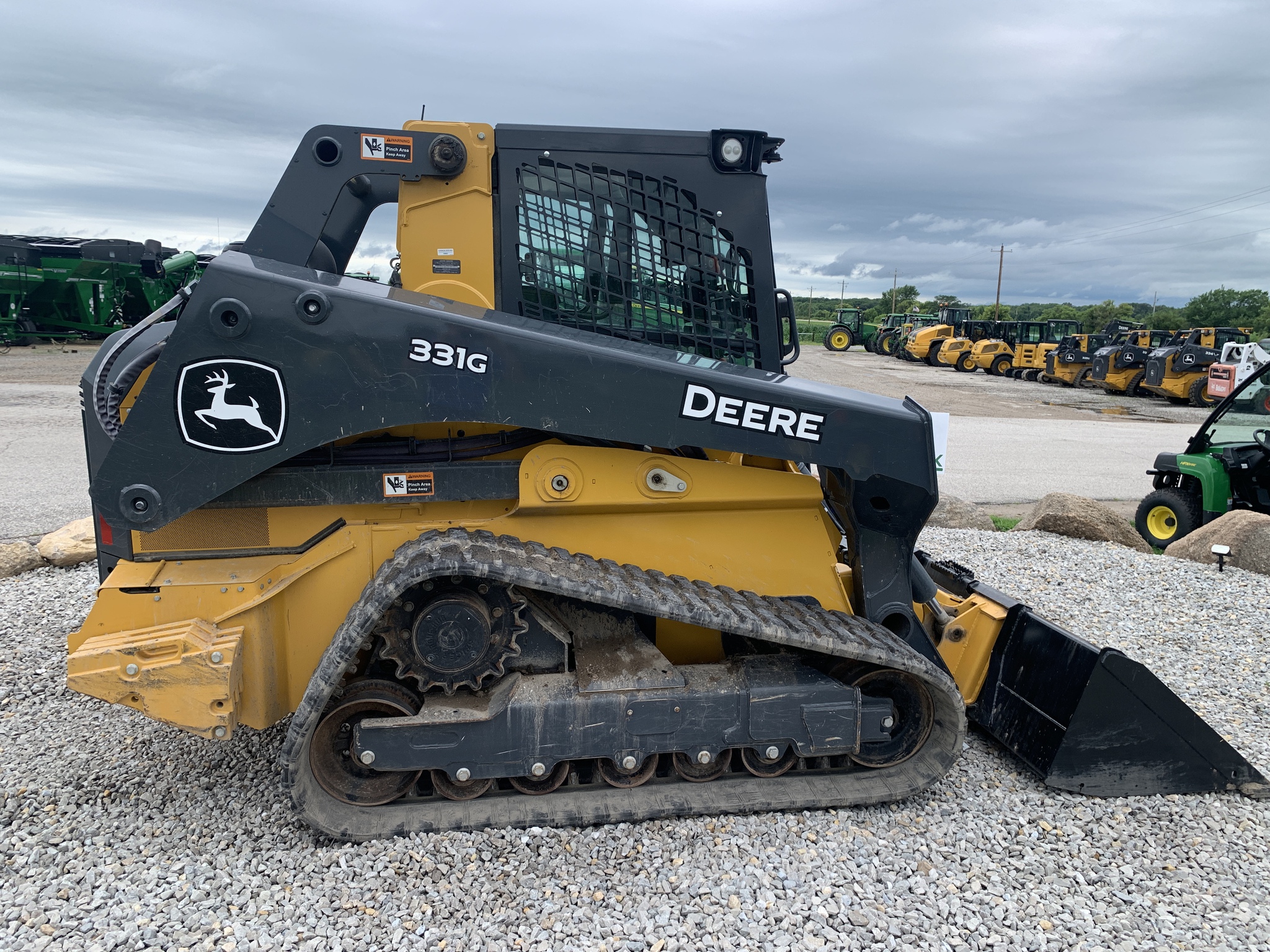 2022 John Deere 331G Image 6