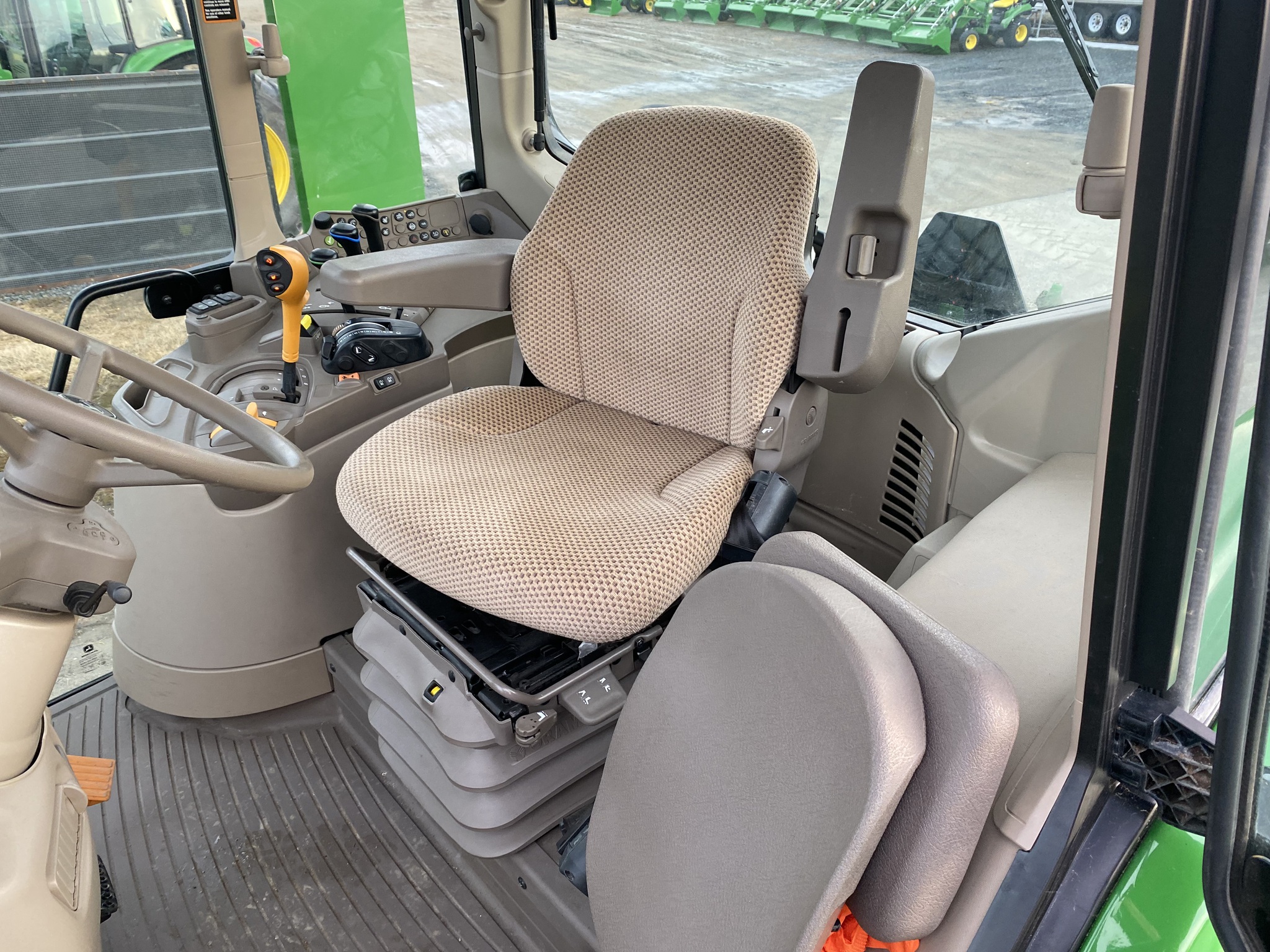 2022 John Deere 6120M Image 14