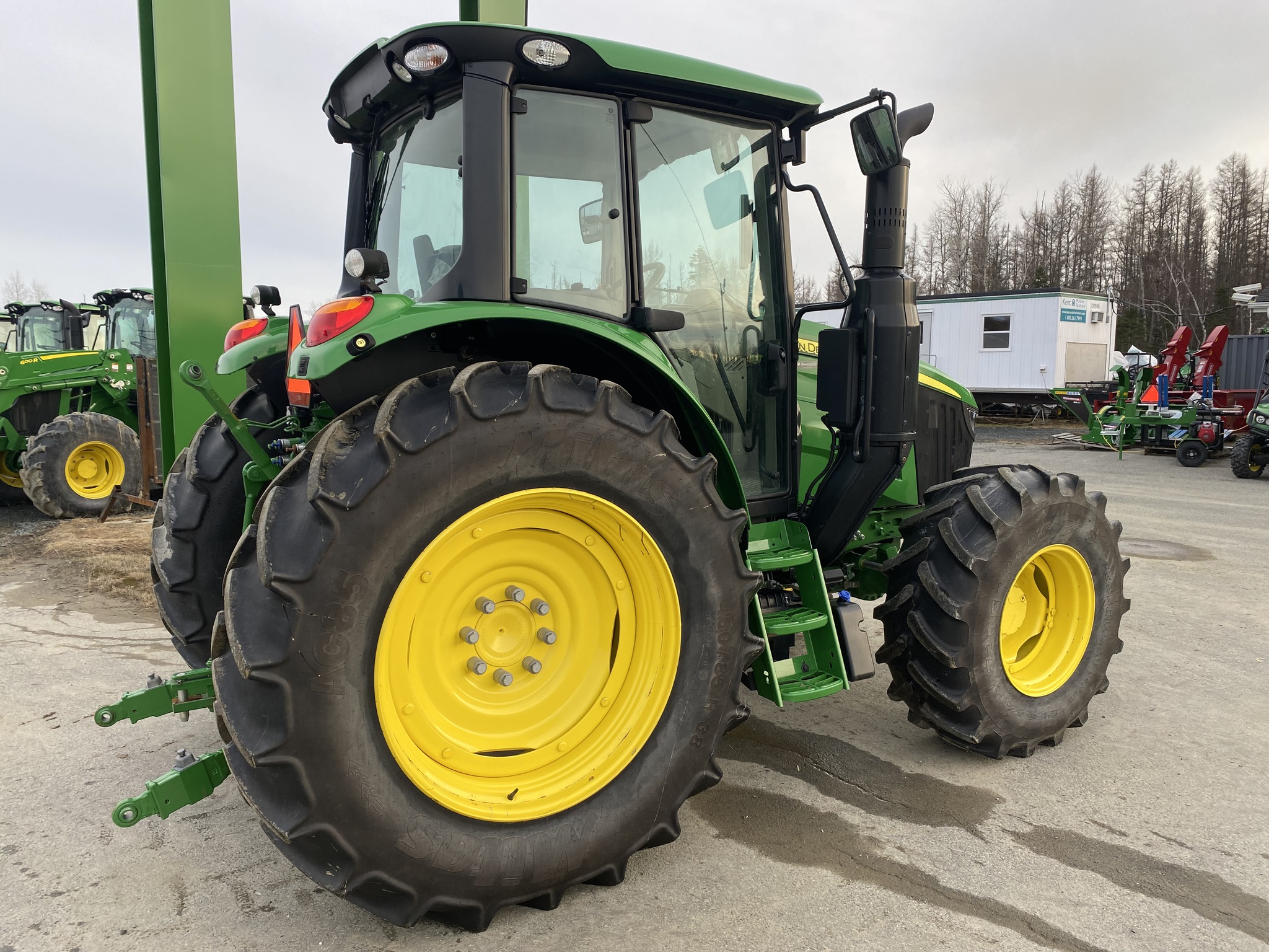 2022 John Deere 6120M Image 19