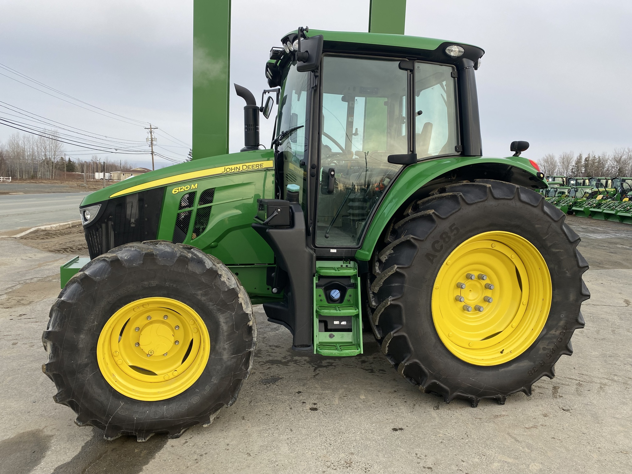 2022 John Deere 6120M Image 5