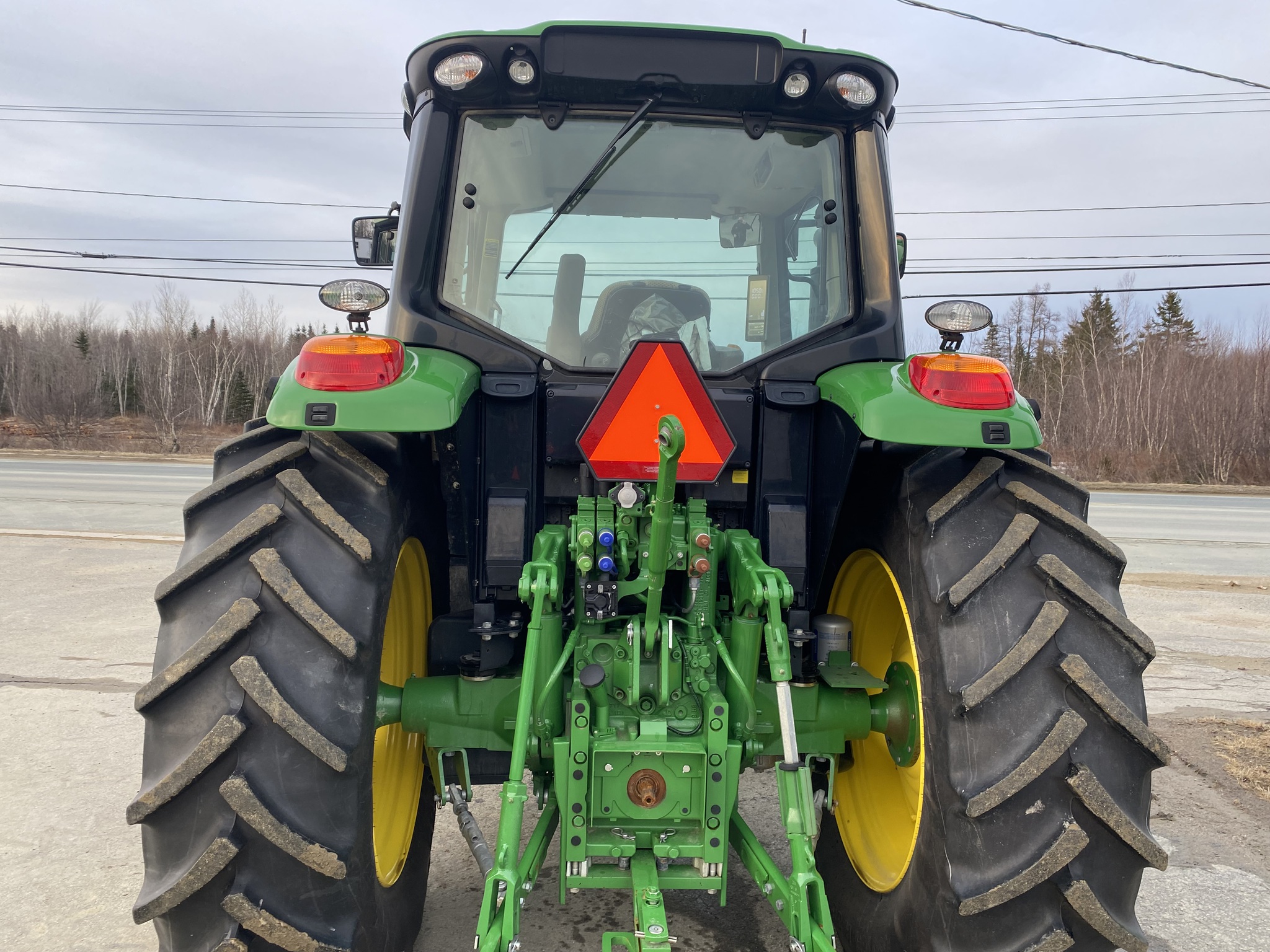 2022 John Deere 6120M Image 9