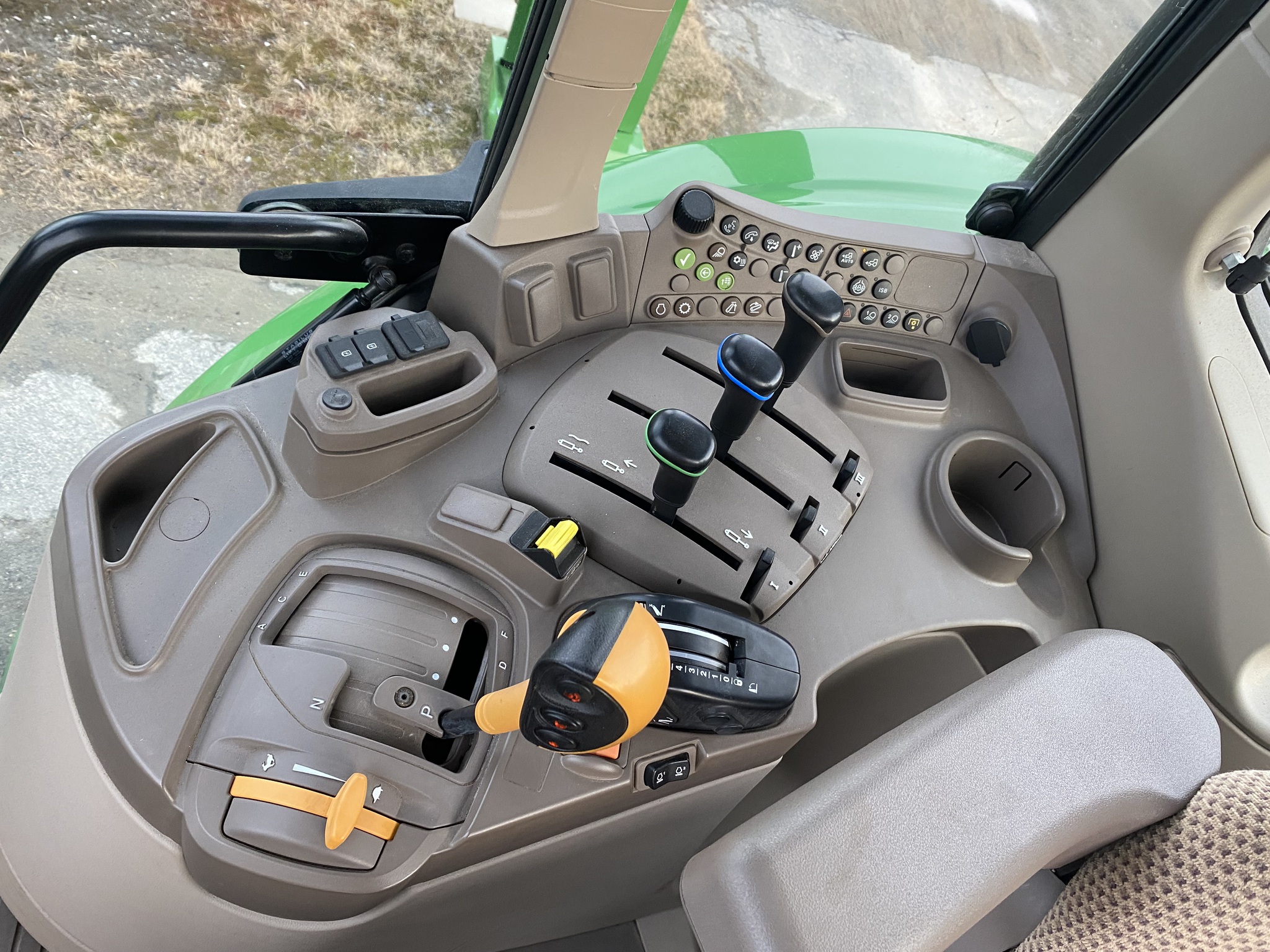2022 John Deere 6120M Image 16