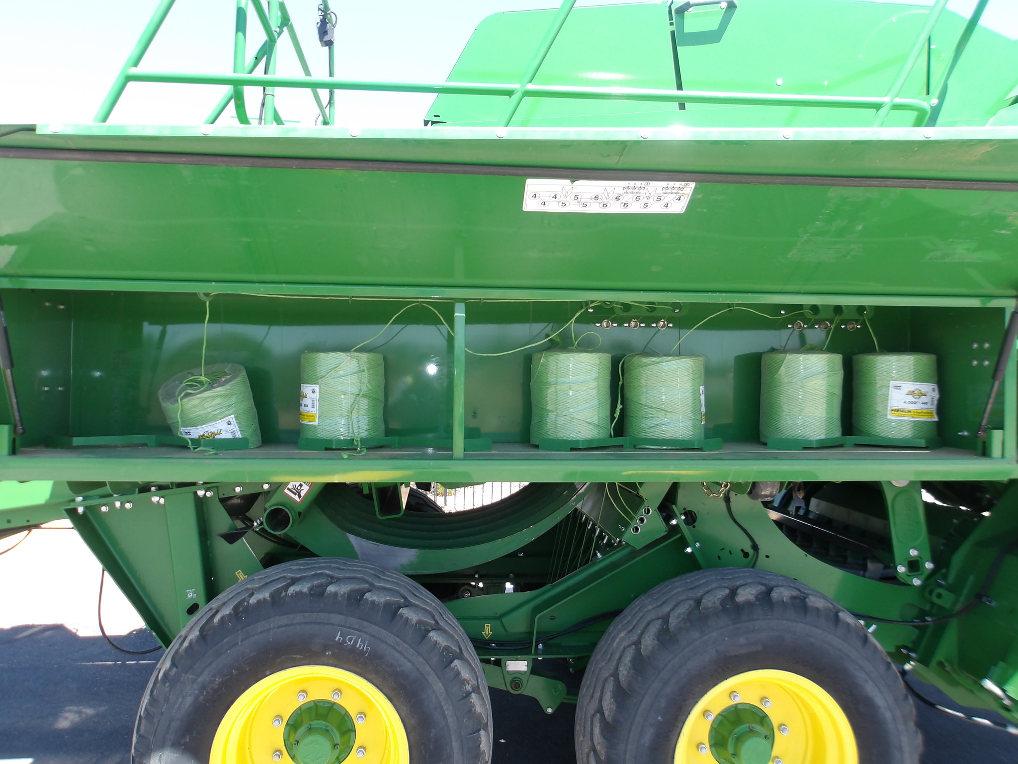 2024 John Deere L341R Image 17
