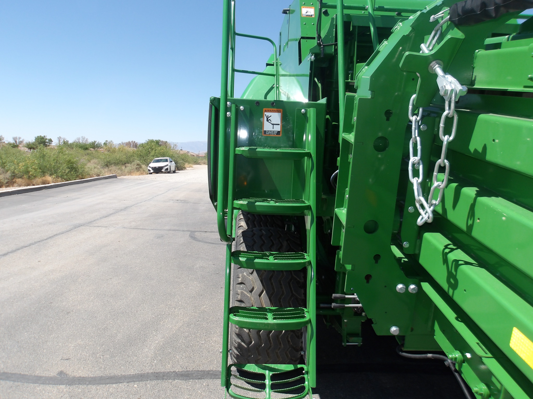 2024 John Deere L341R Image 32