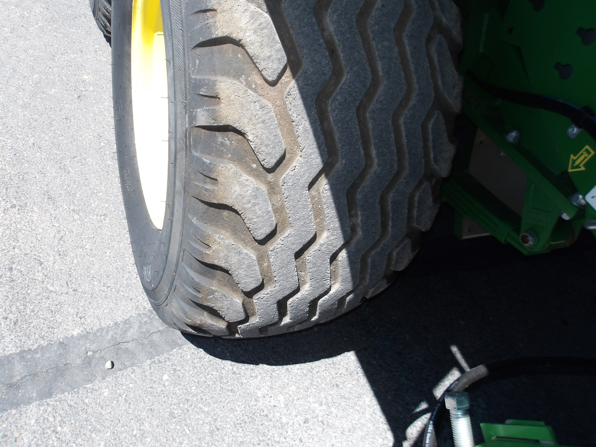 2024 John Deere L341R Image 12