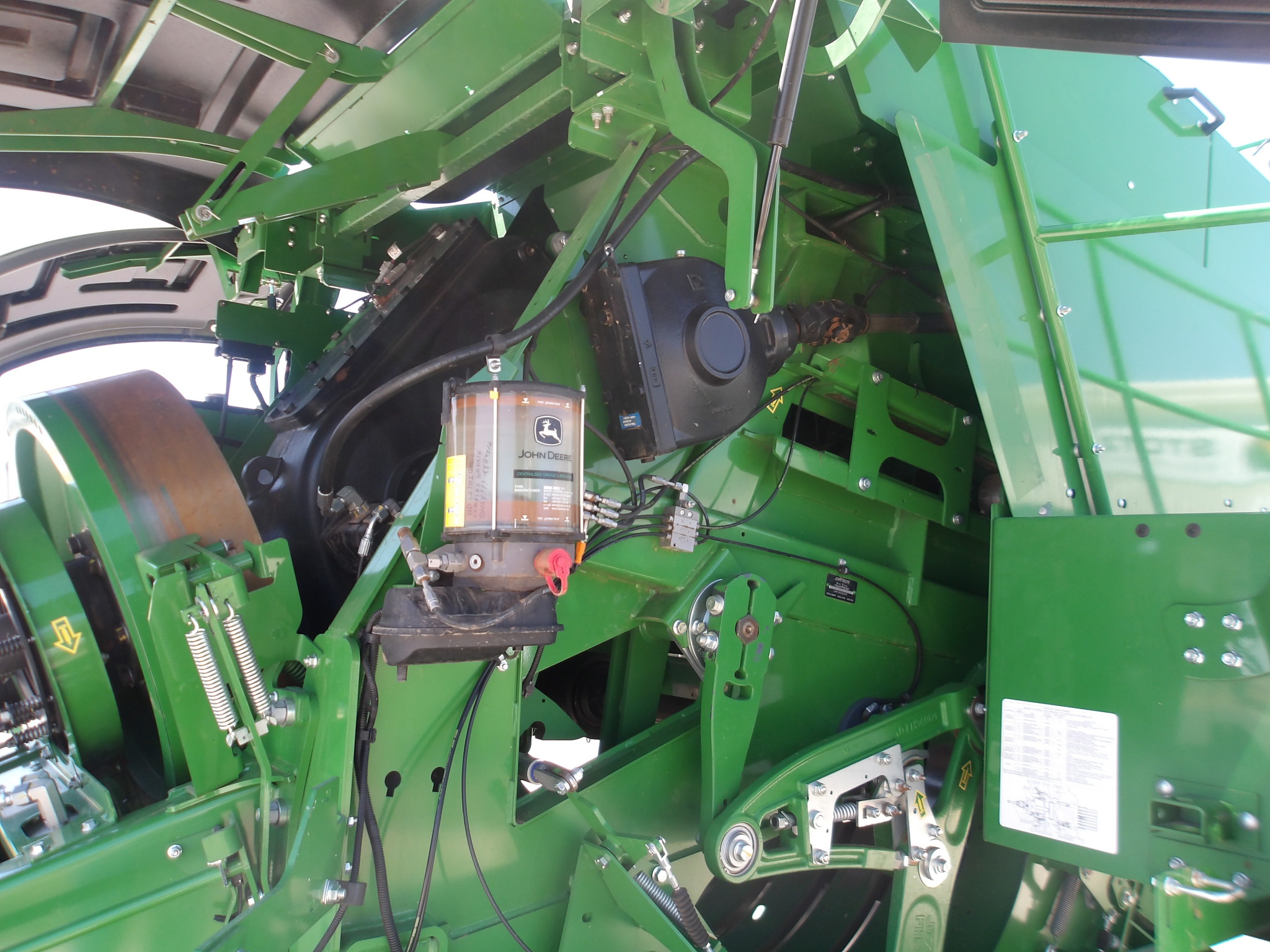 2024 John Deere L341R Image 20