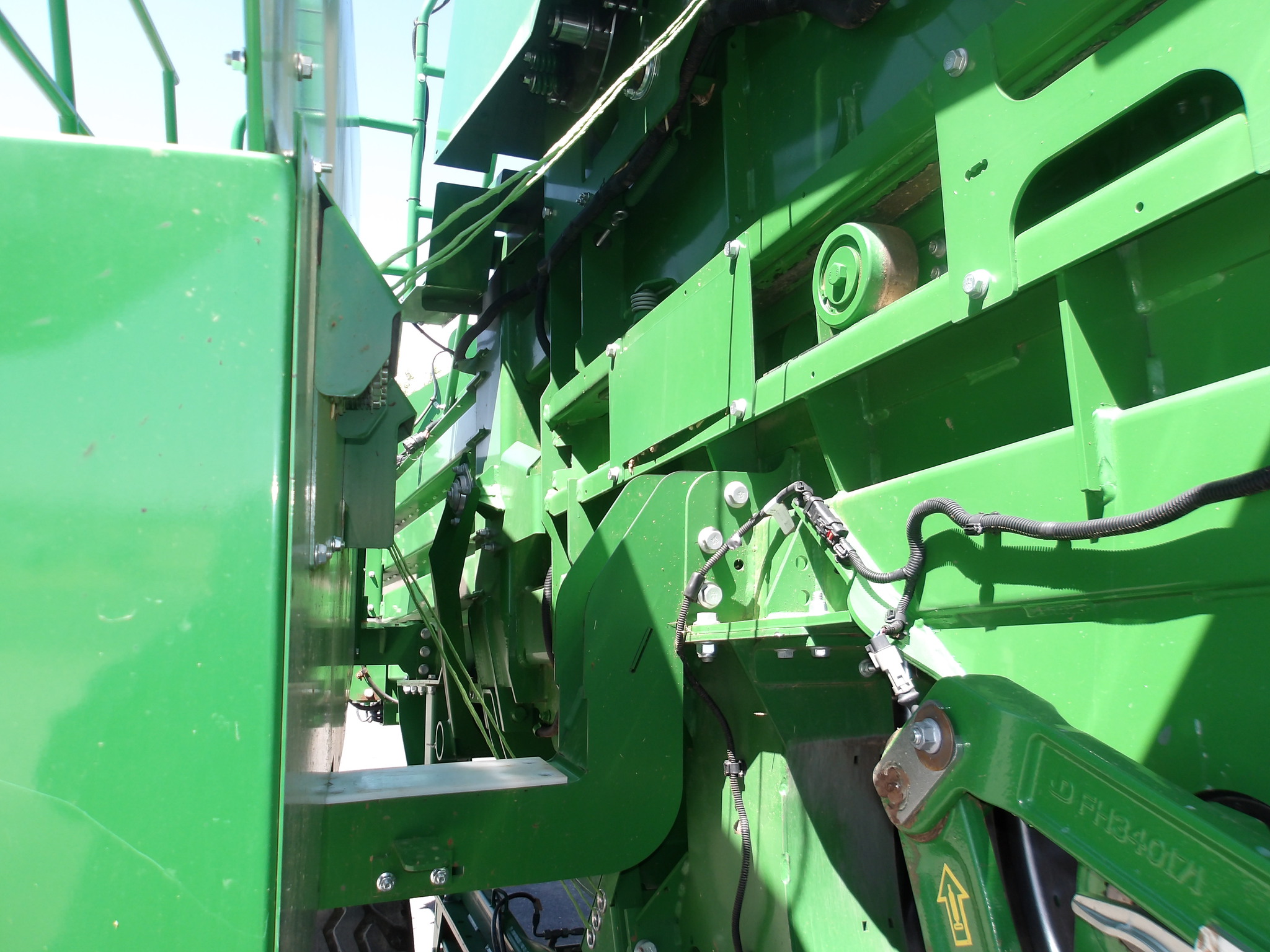 2024 John Deere L341R Image 23