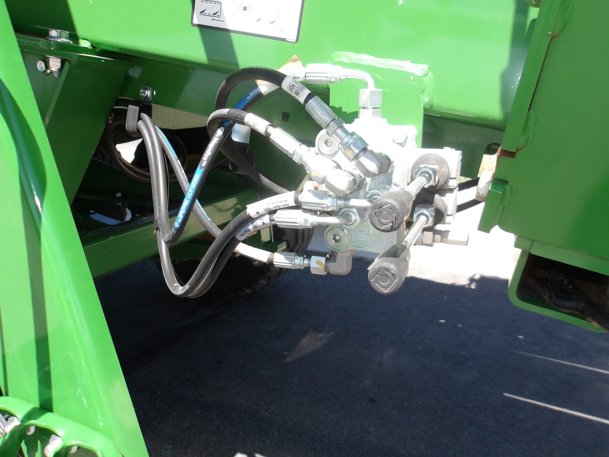 2024 John Deere L341R Image 30