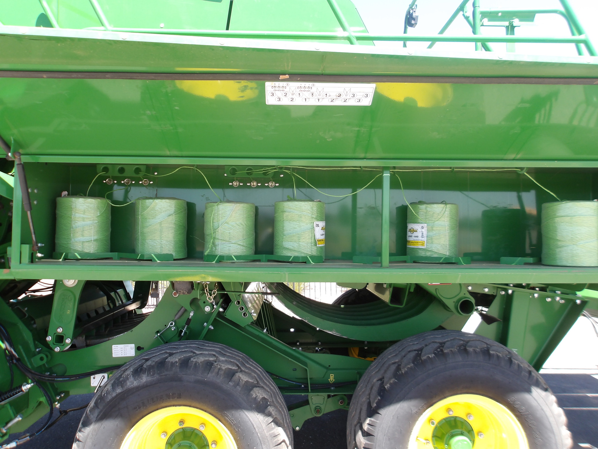 2024 John Deere L341R Image 31