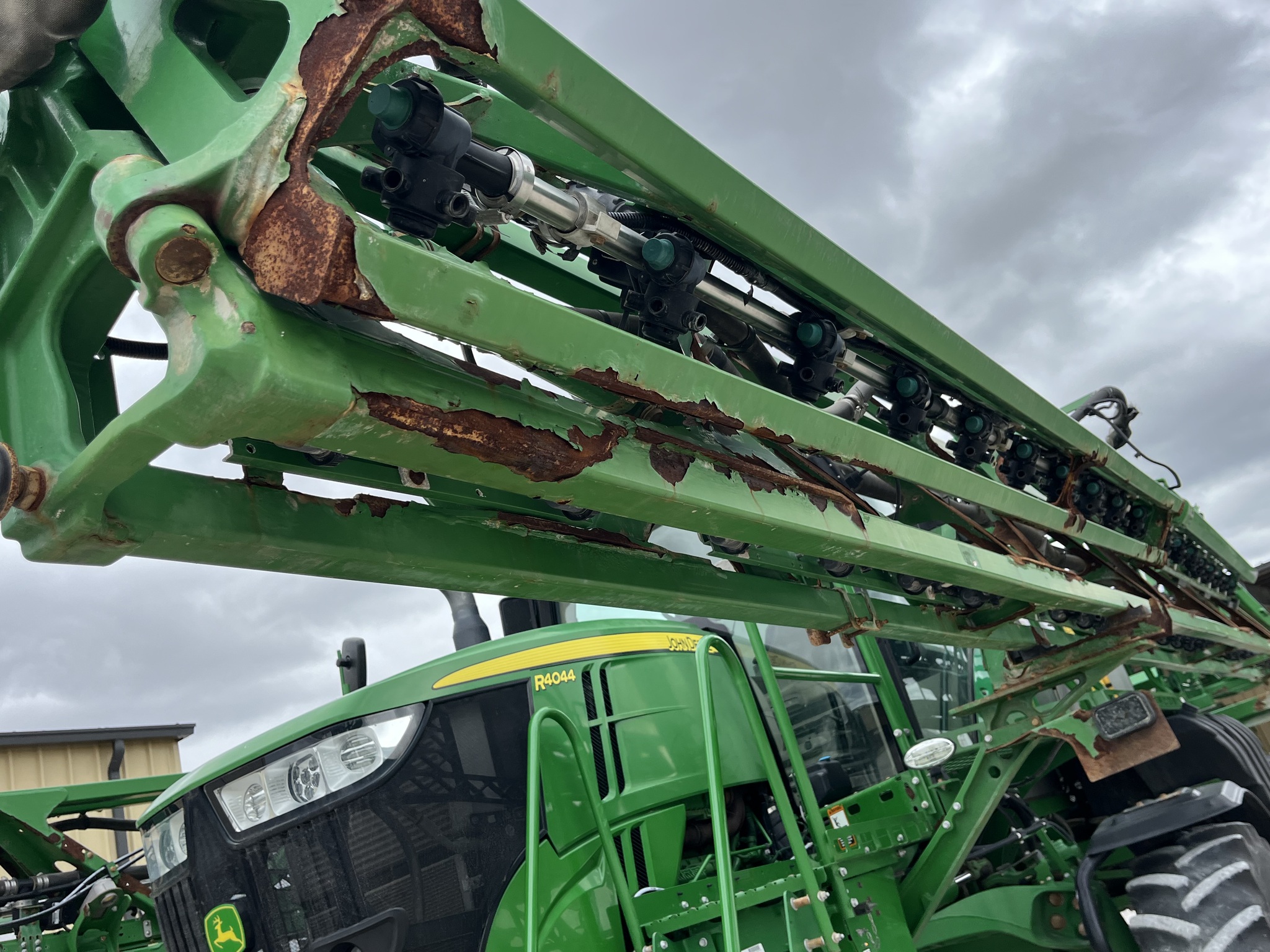  2019 John Deere R4044 at Heritage Tractor in Nevada, MO