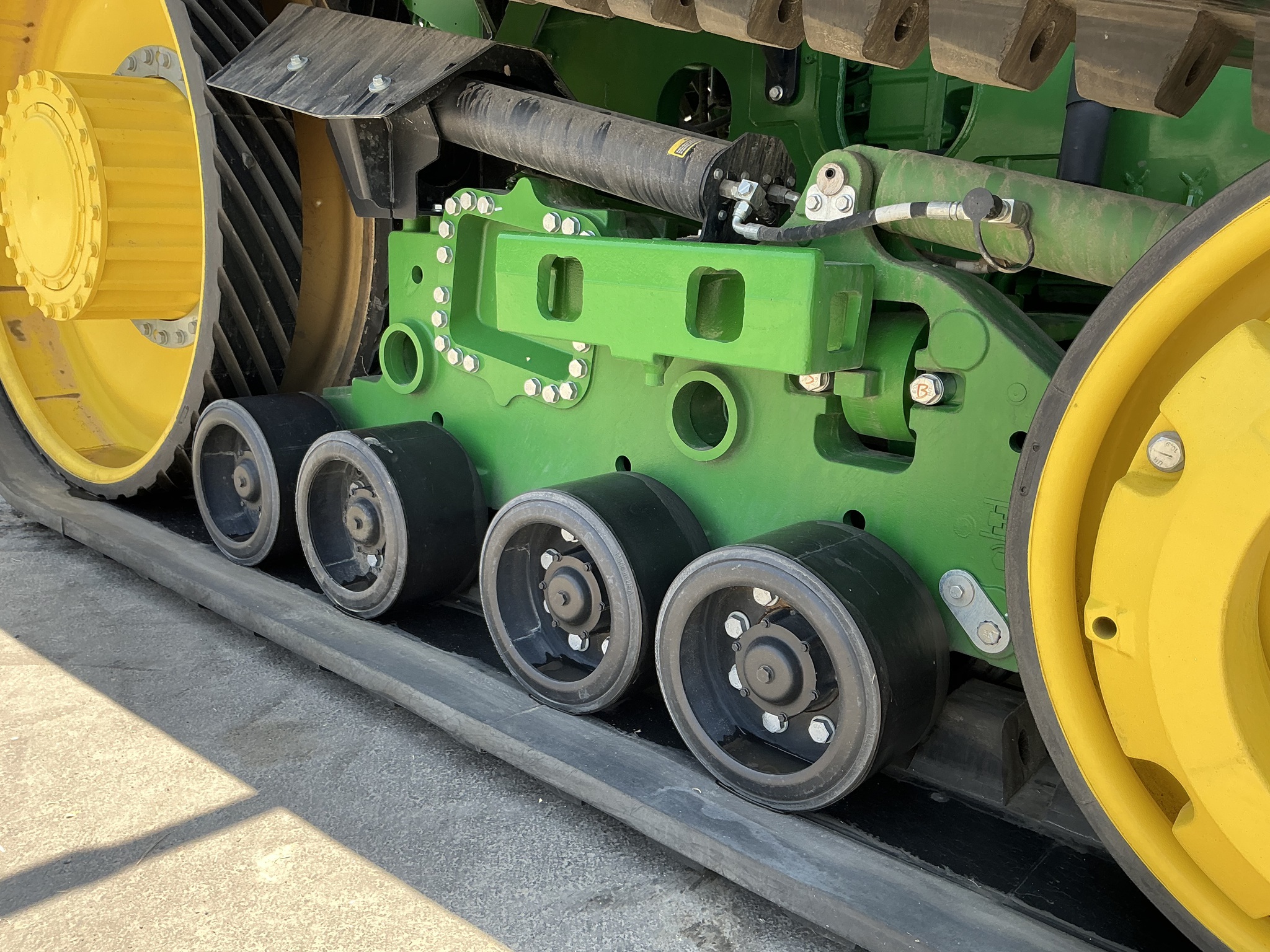 2023 John Deere 9RT 570 Image 12