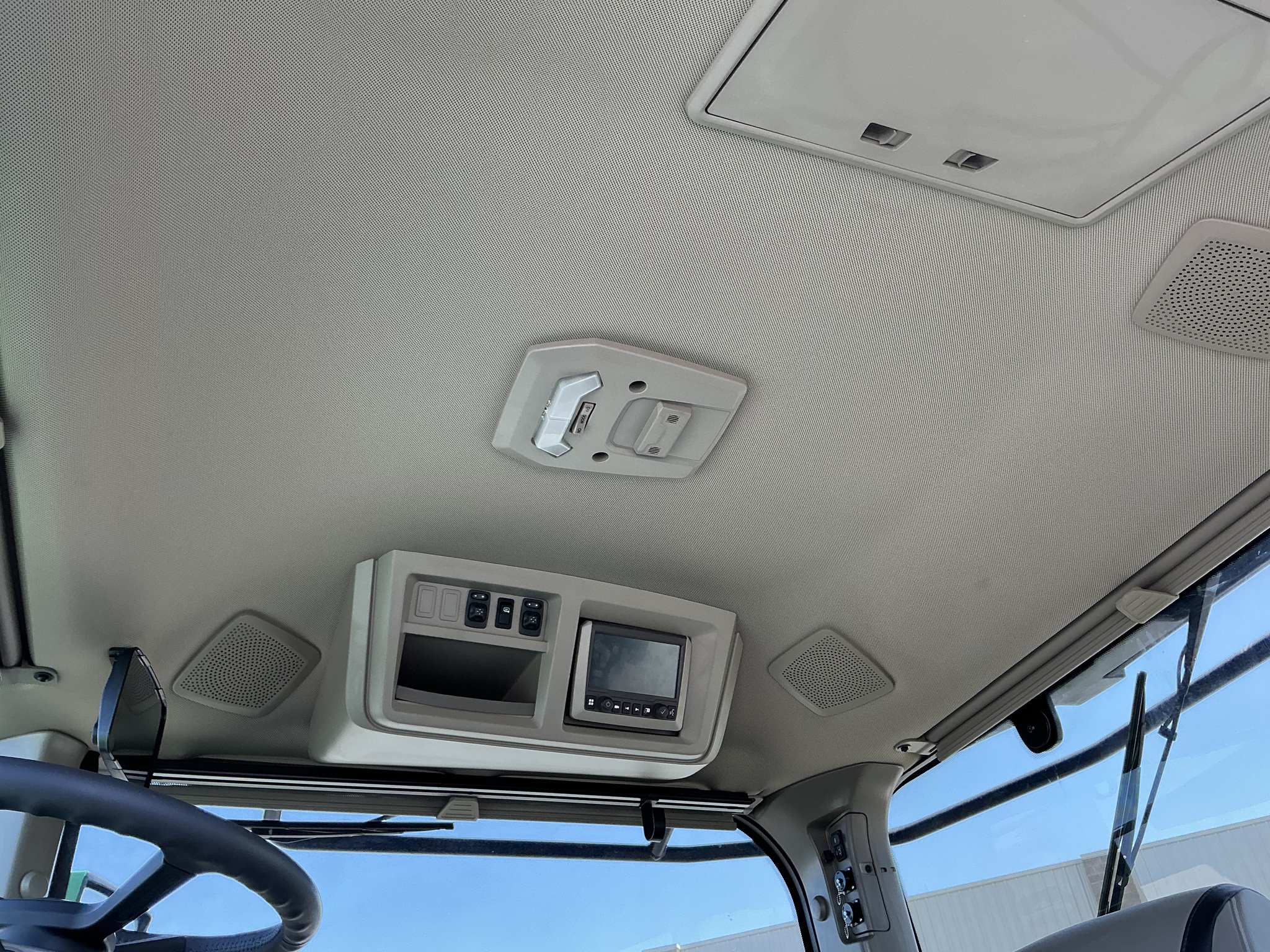 2023 John Deere 9RT 570 Image 18