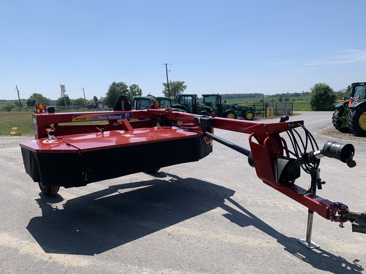 2014 New Holland H7220 Image 4