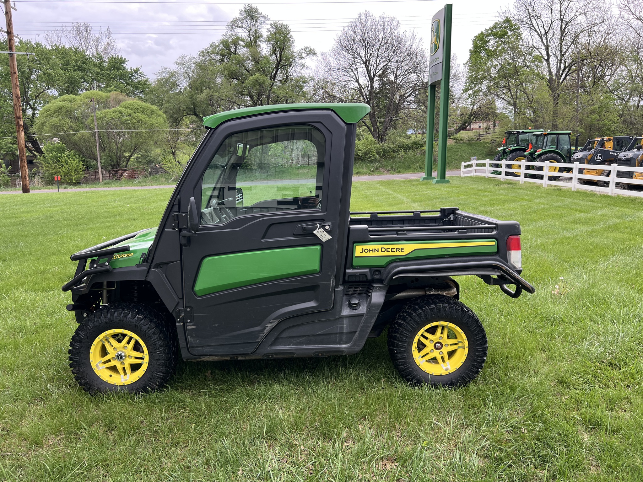  2023 John Deere XUV 835R at Heritage Tractor in Topeka, KS