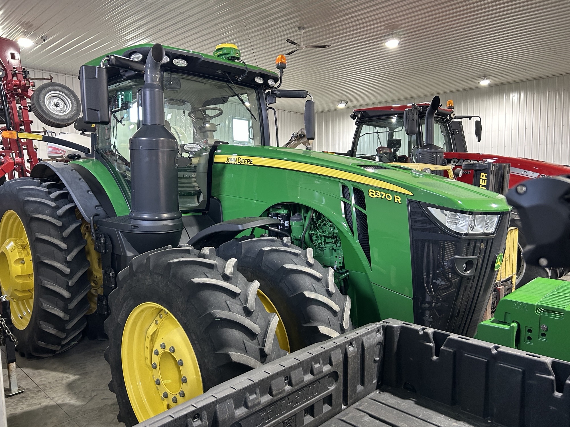 2018 John Deere 8370R Image 2