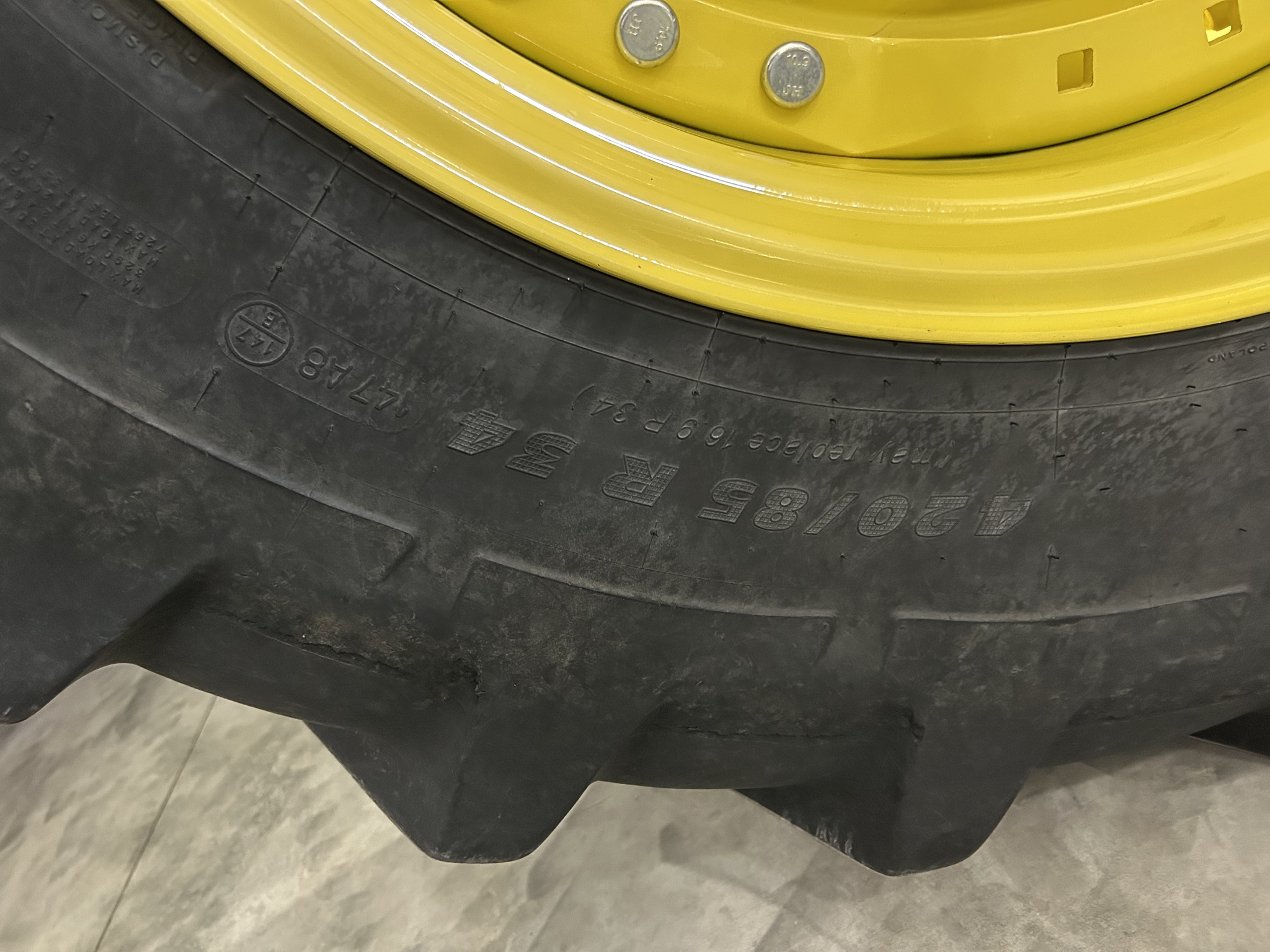 2018 John Deere 8370R Image 15
