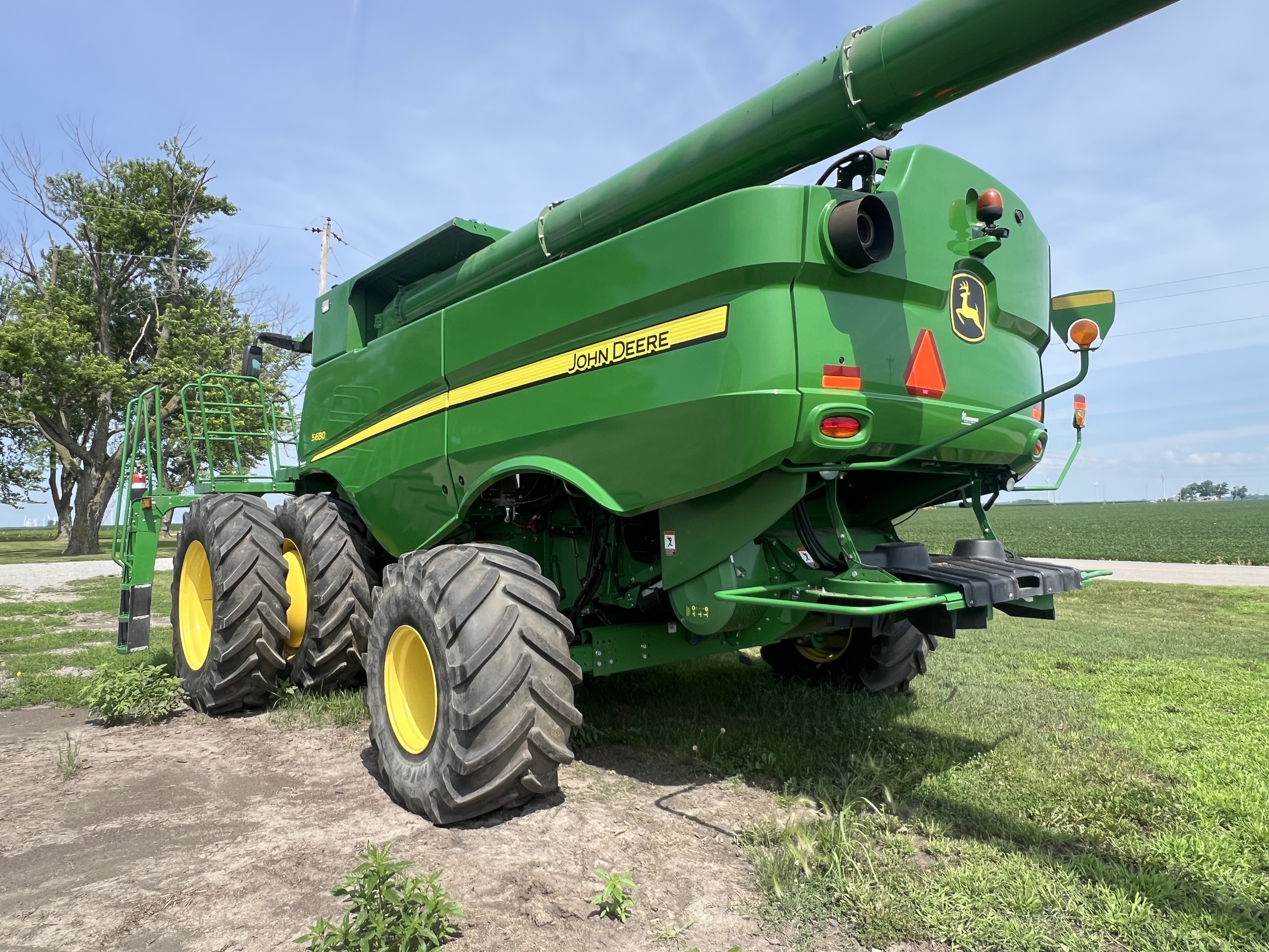 2015 John Deere S680 Image 2