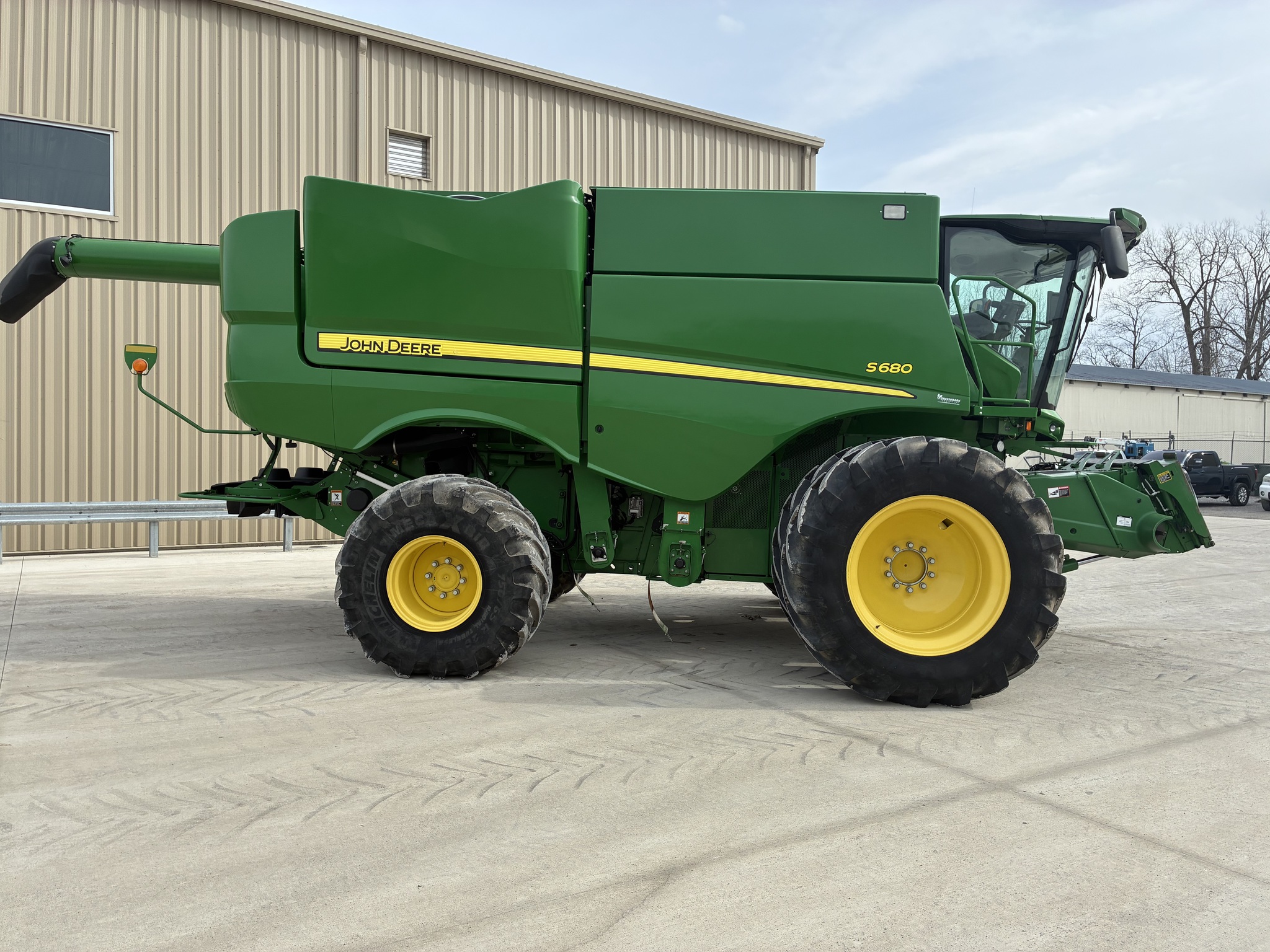 2015 John Deere S680 Image 2