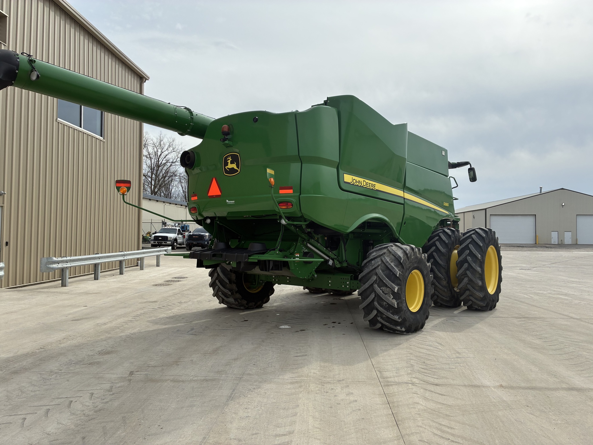 2015 John Deere S680 Image 3