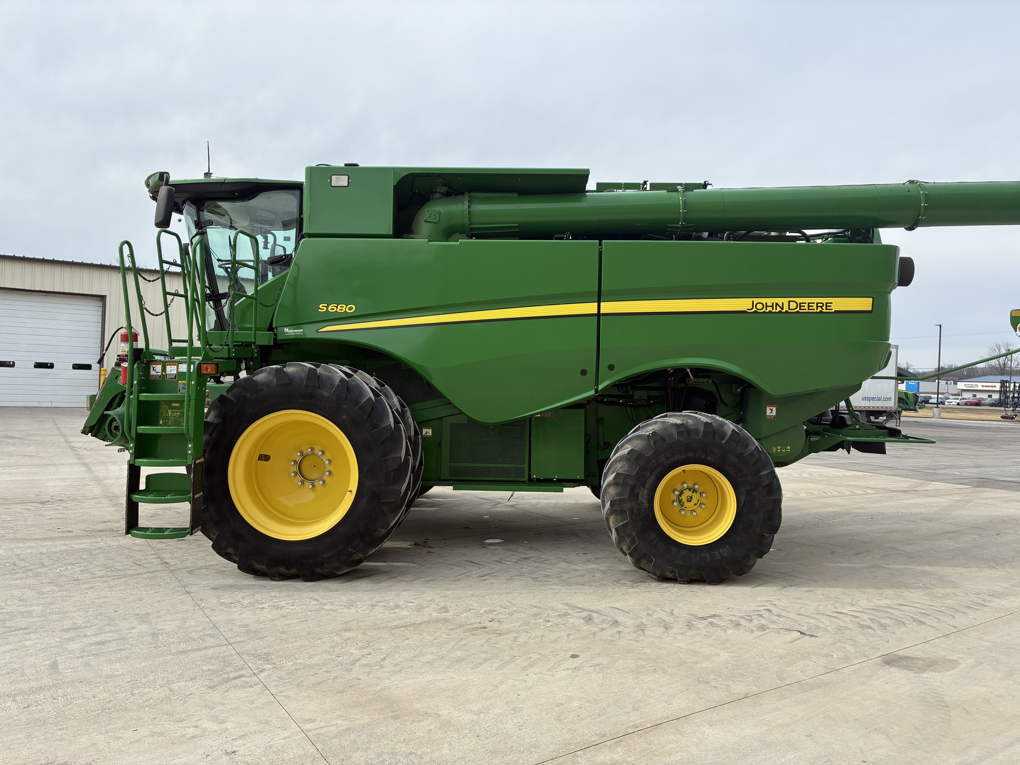2015 John Deere S680 Image 6