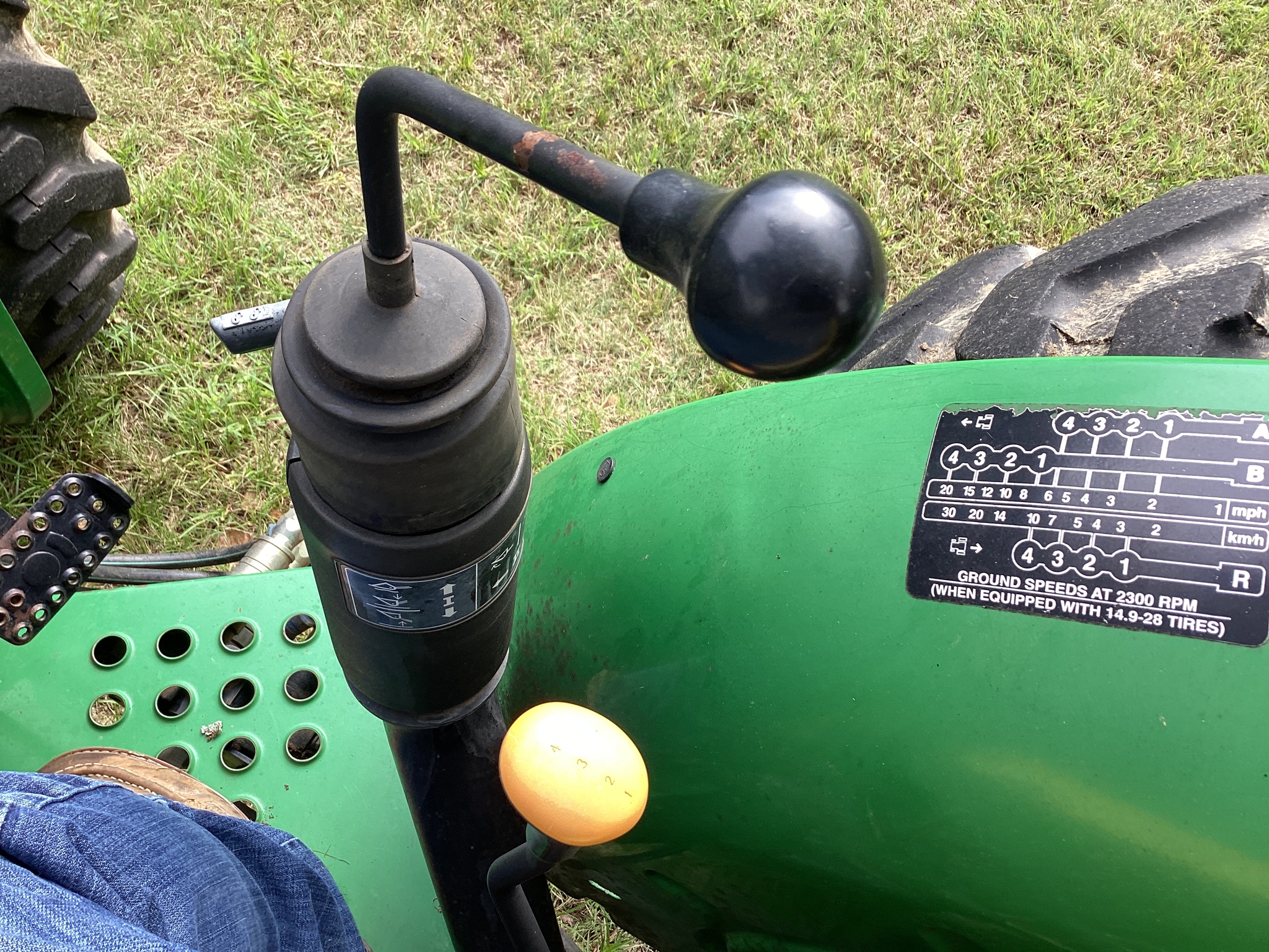 2003 John Deere 5205 Image 9