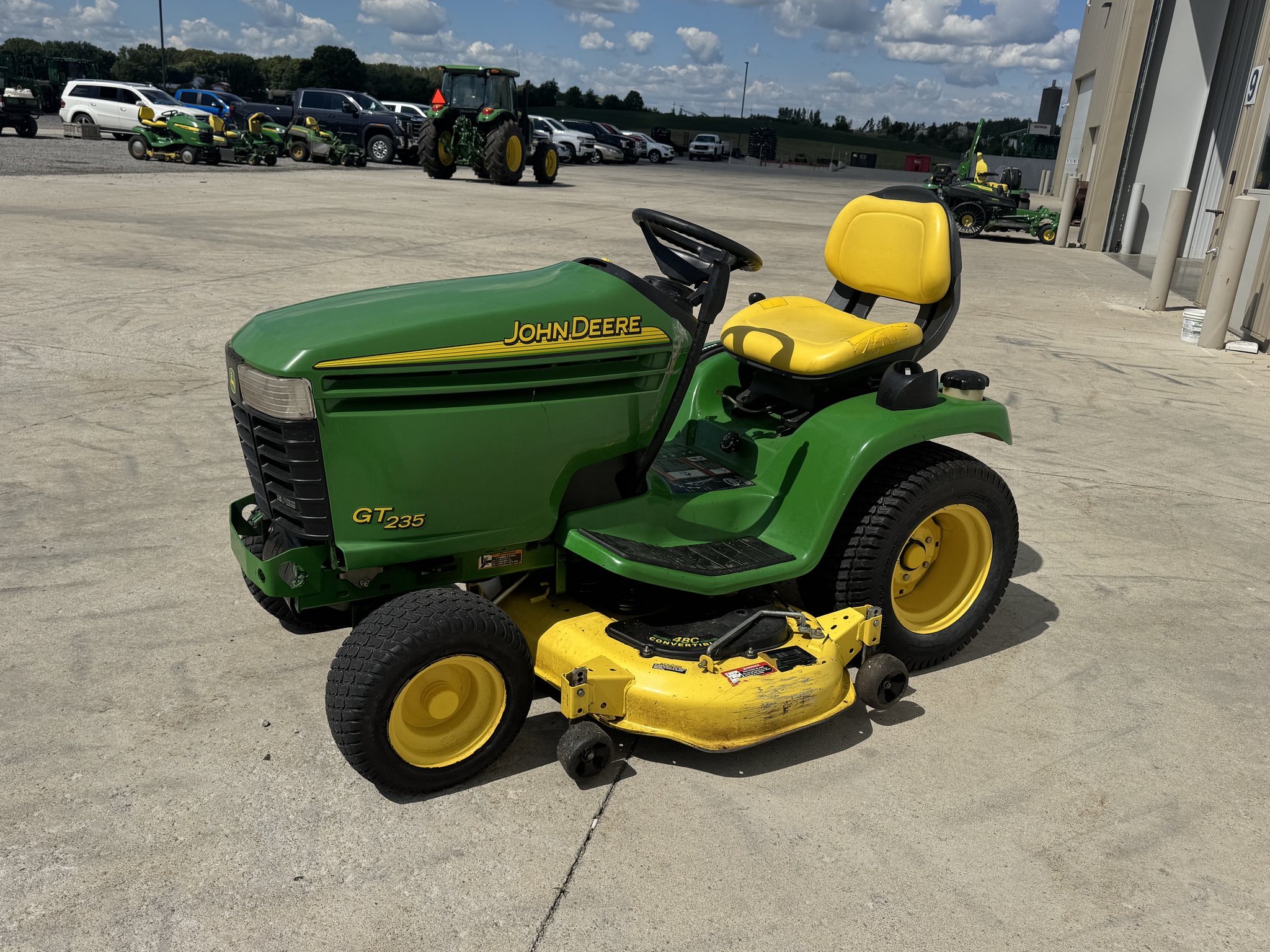 2002 John Deere GT235 Image 3