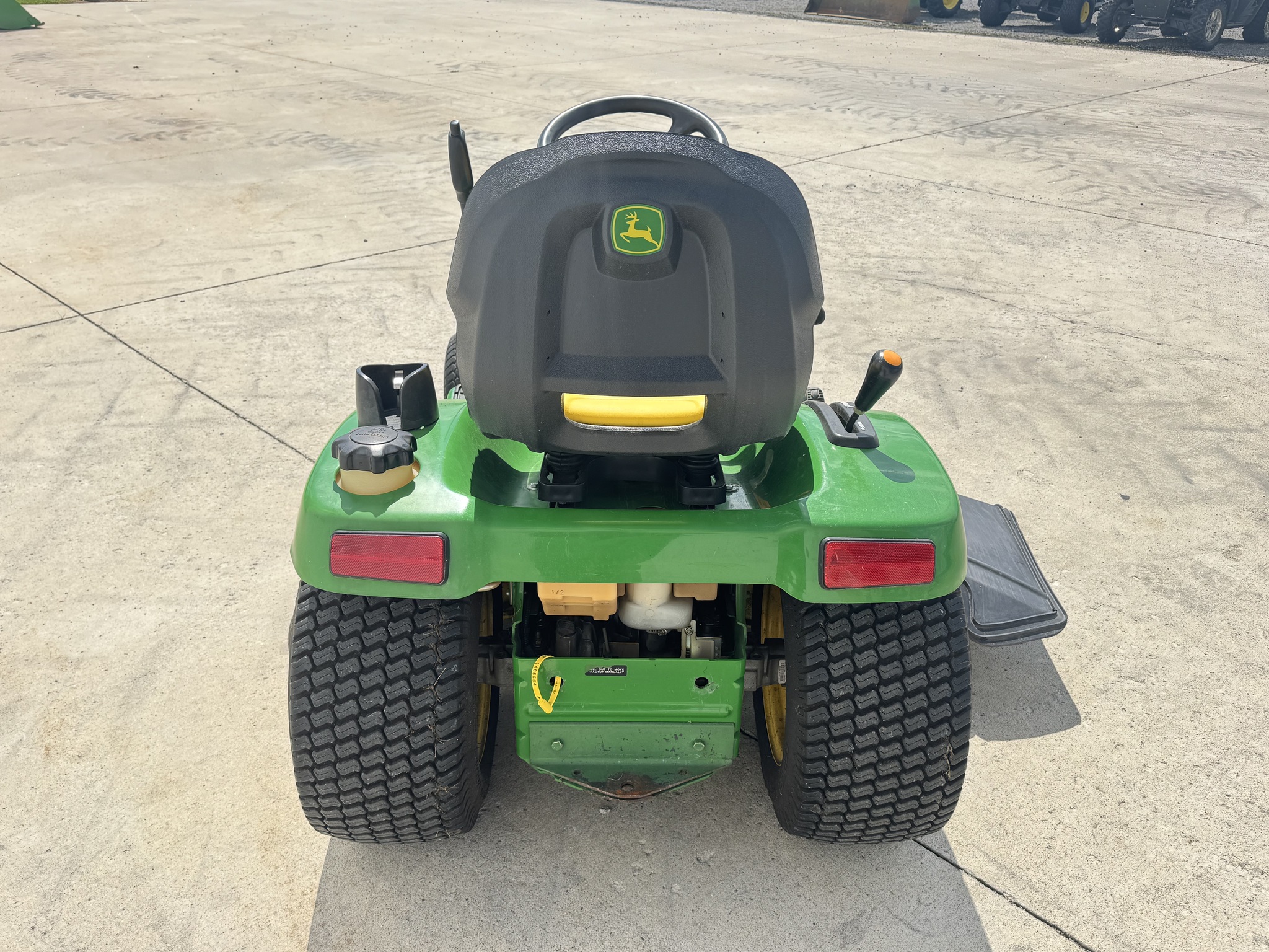 2002 John Deere GT235 Image 5