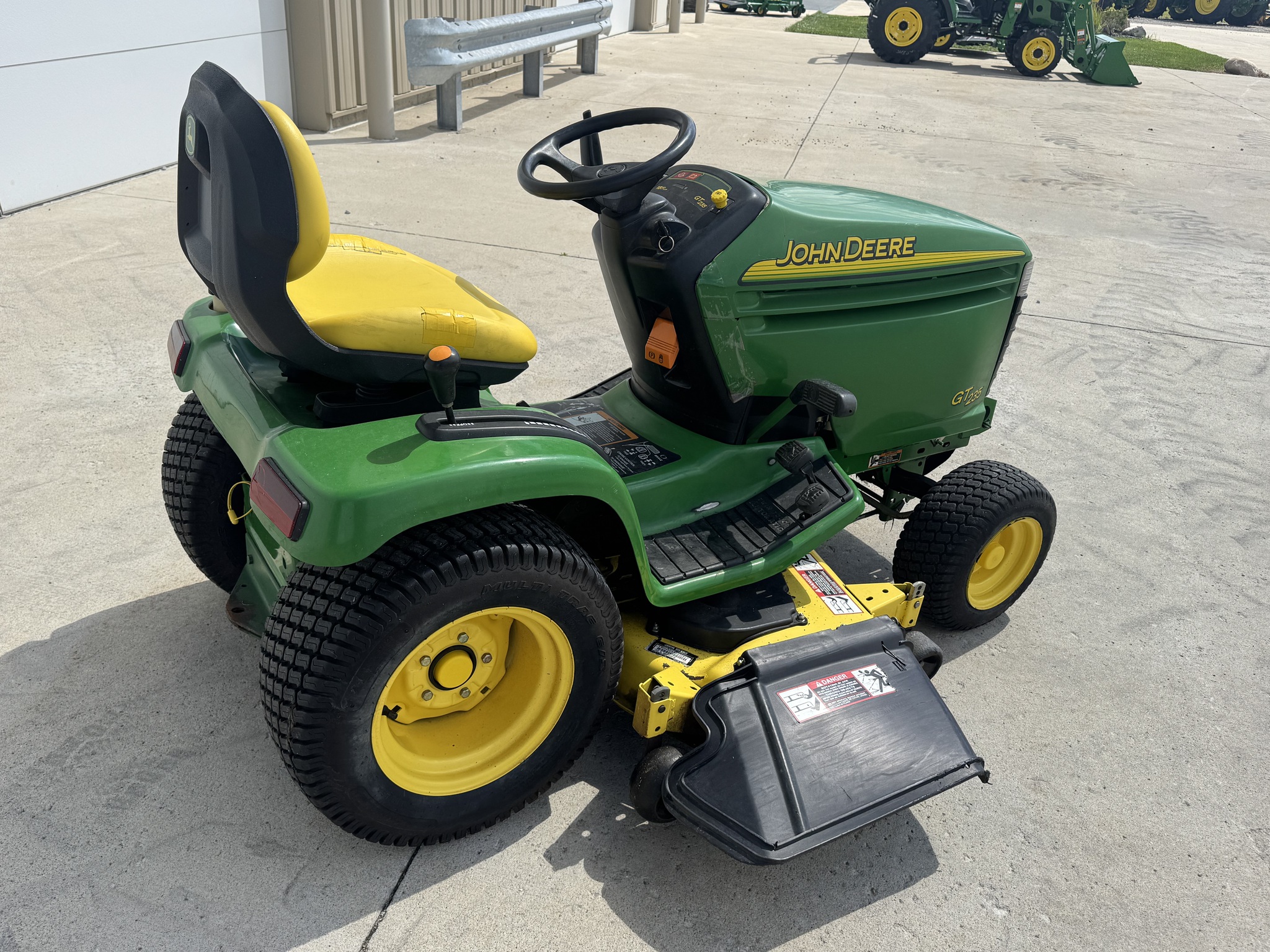 2002 John Deere GT235 Image 6