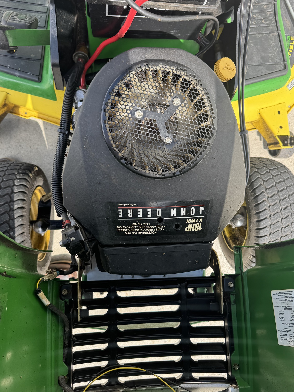 2002 John Deere GT235 Image 10