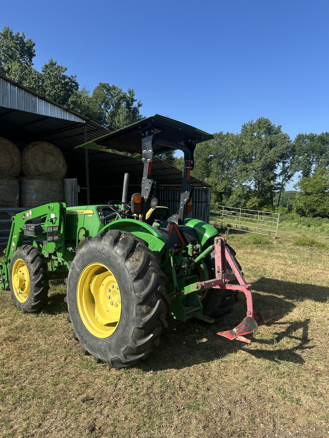 2017 John Deere 5075E Image 7