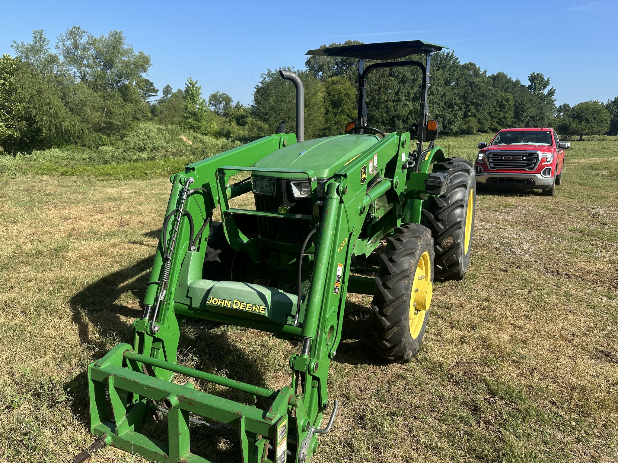 2017 John Deere 5075E Image 3
